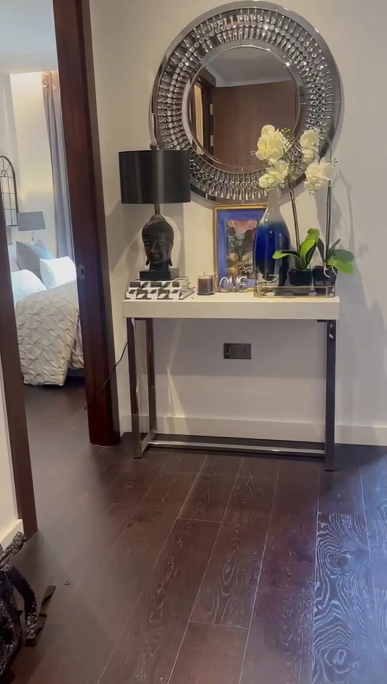 Calm city apartment near Charles Clowes Walk in London - photo 1