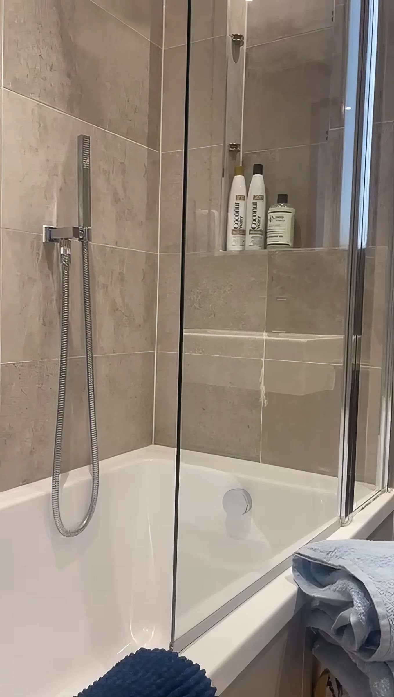 Calm city apartment near Charles Clowes Walk in London - photo 17