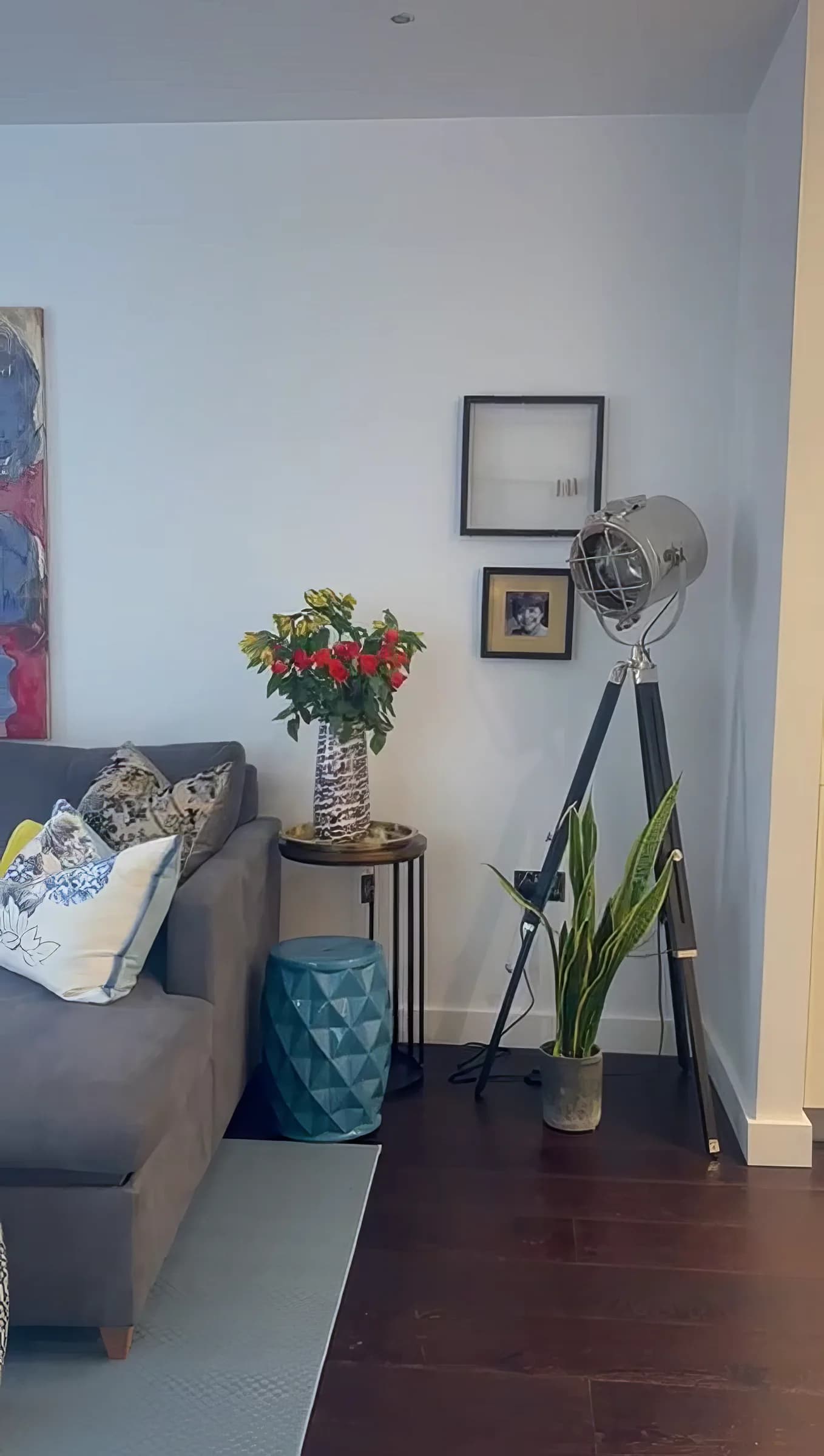 Calm city apartment near Charles Clowes Walk in London - photo 2