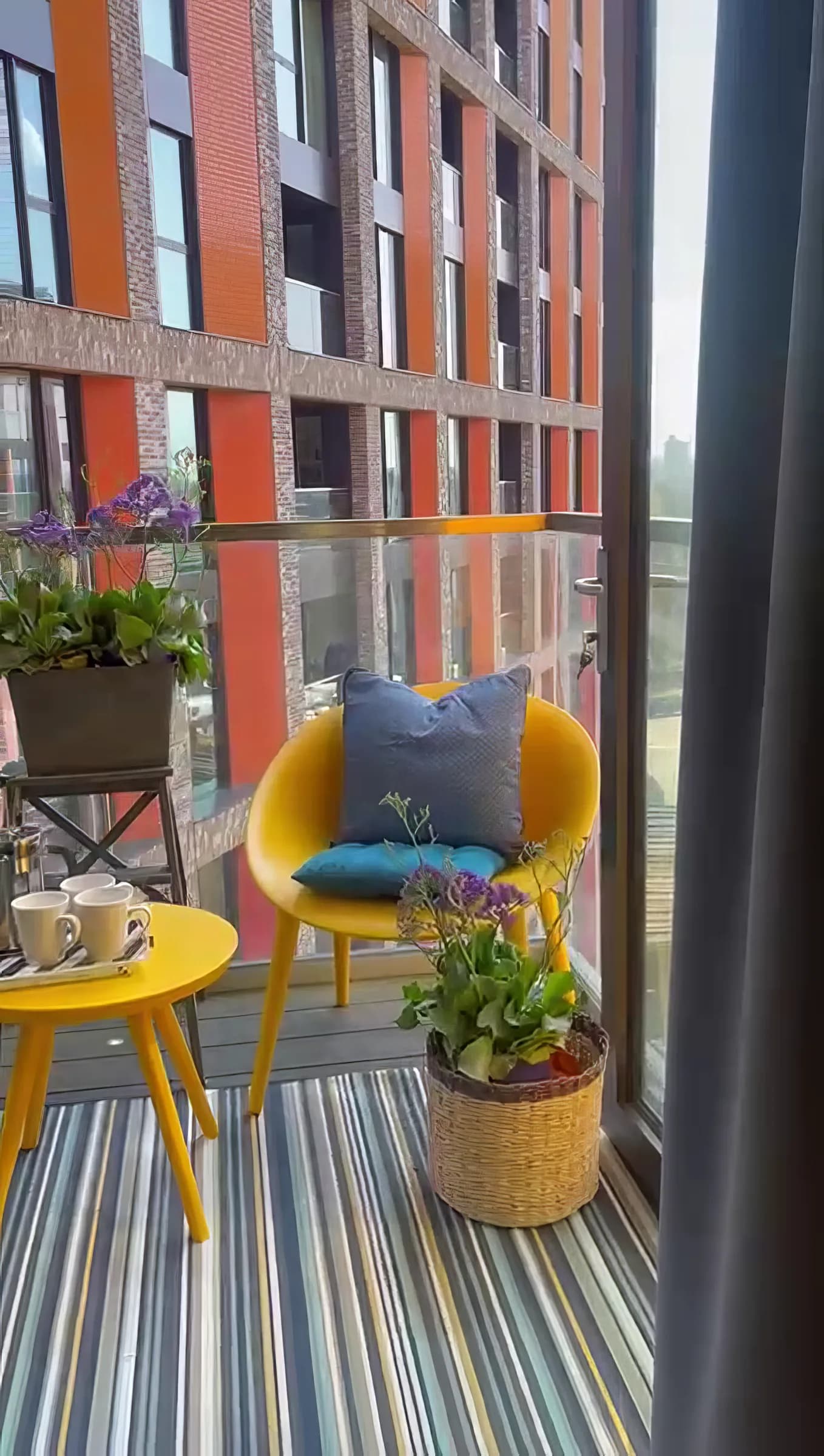 Calm city apartment near Charles Clowes Walk in London - photo 7