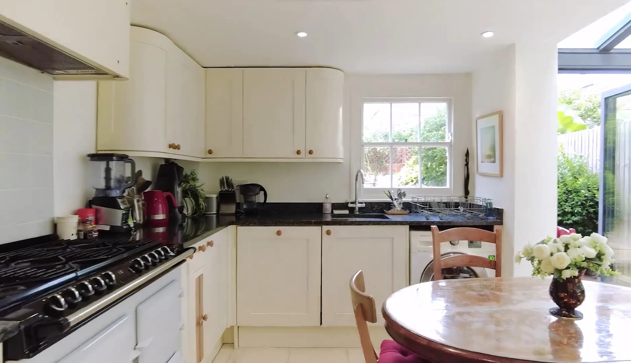 E Arbour St private apartment in London in London - photo 4