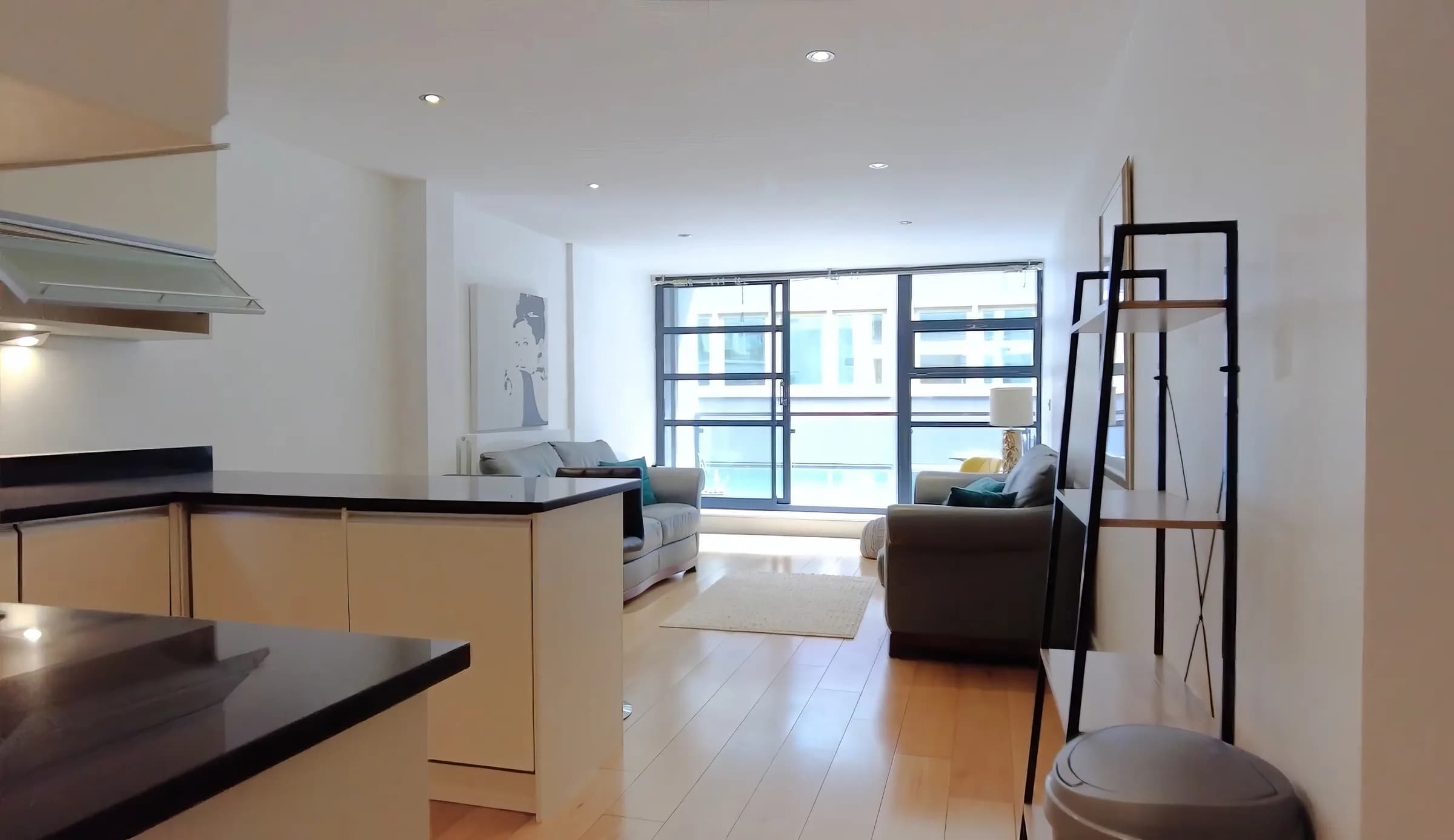 Well-presented entire apartment near Bastwick St in London - photo 10