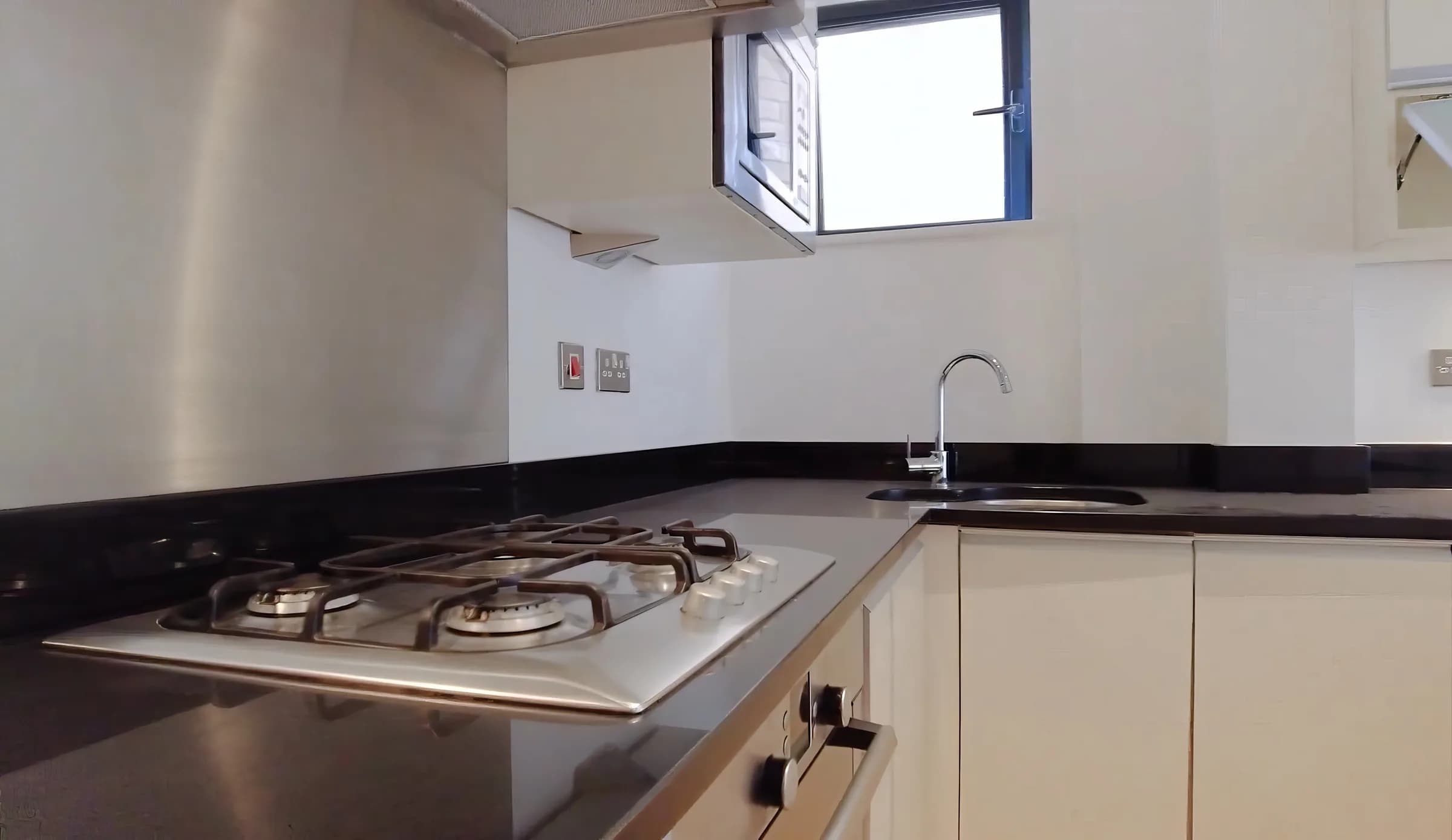 Well-presented entire apartment near Bastwick St in London - photo 11