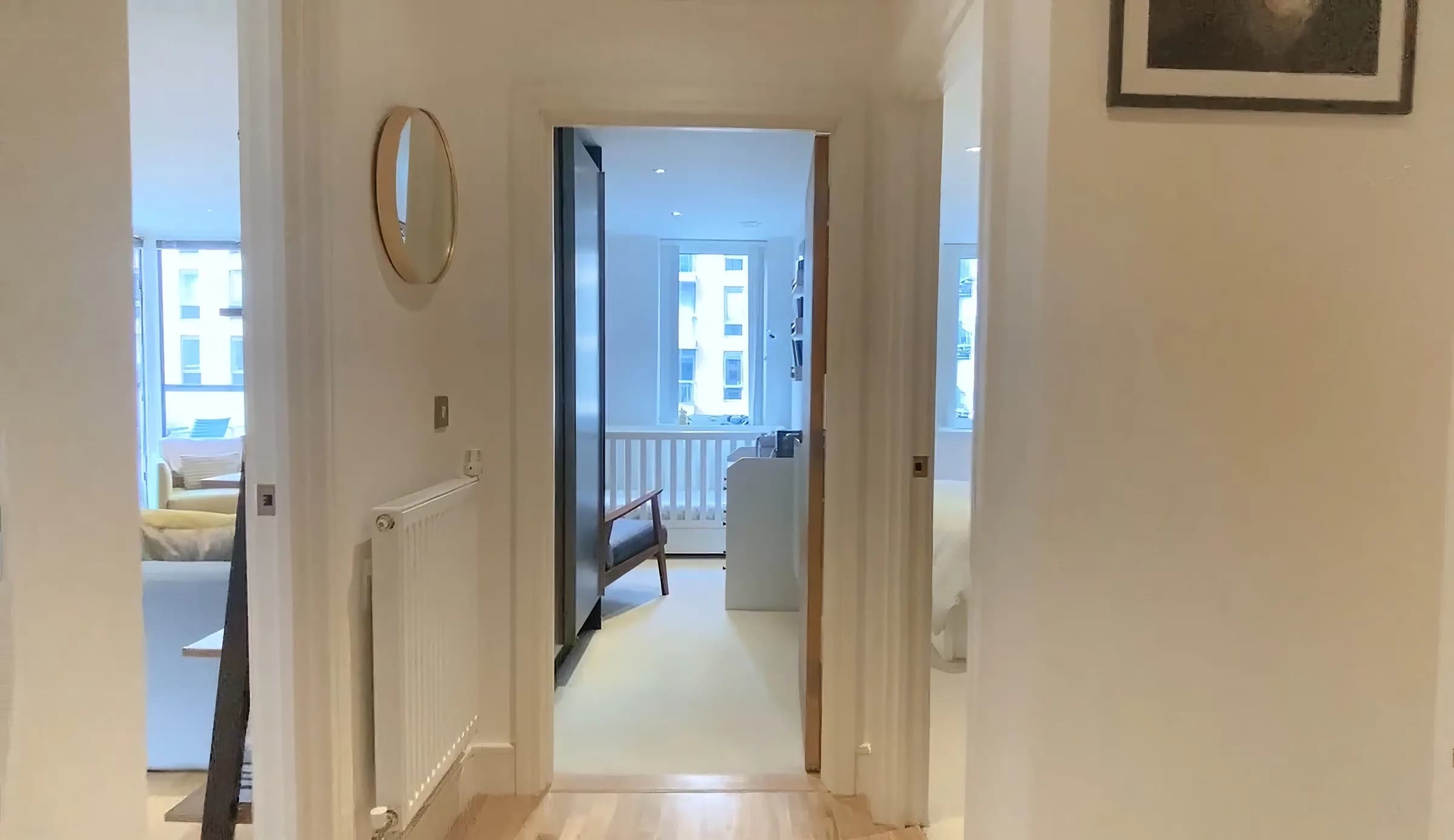 Modern private apartment near Dowells St in London - photo 1