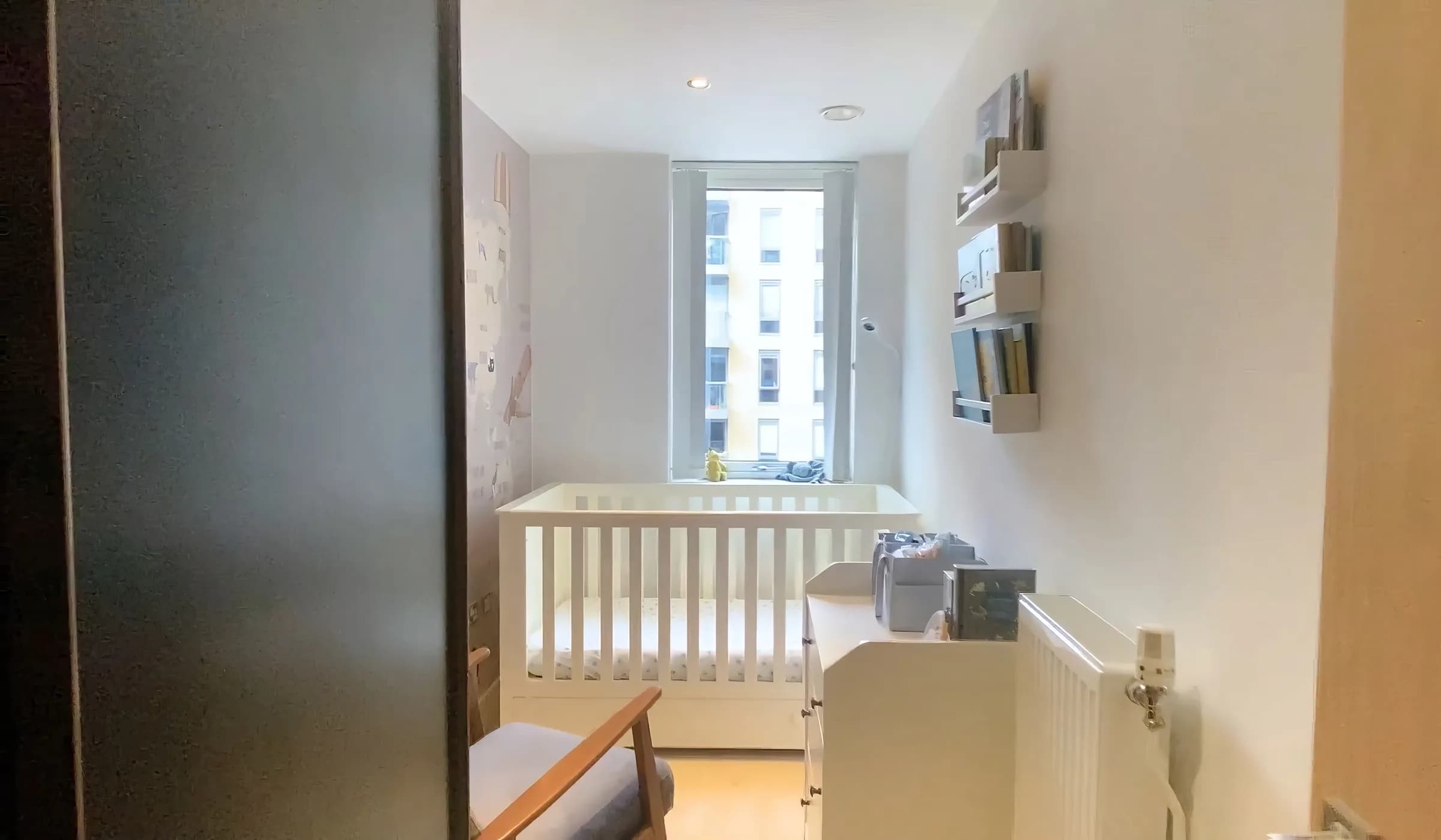 Modern private apartment near Dowells St in London - photo 10