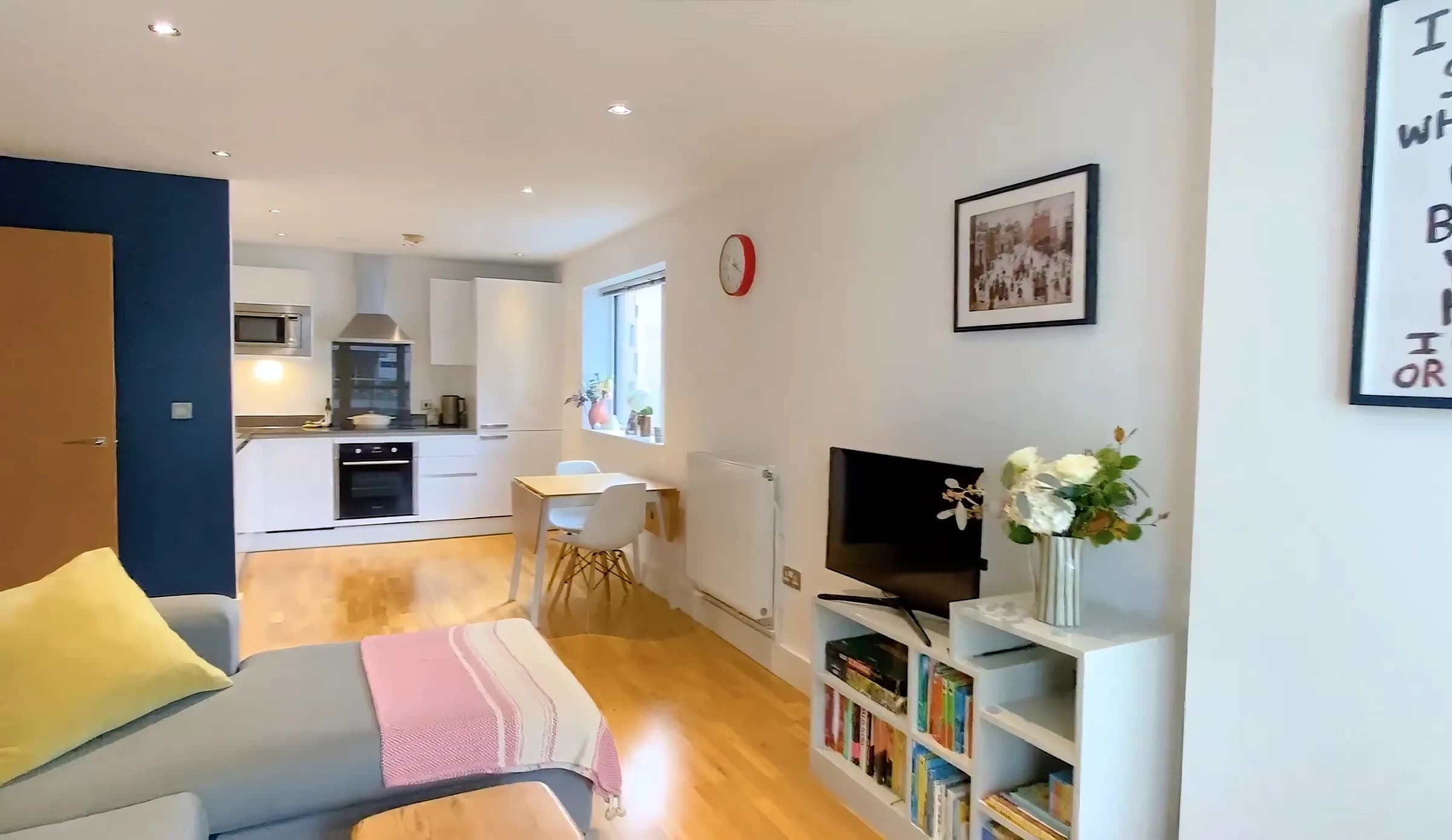 Modern private apartment near Dowells St in London - photo 7