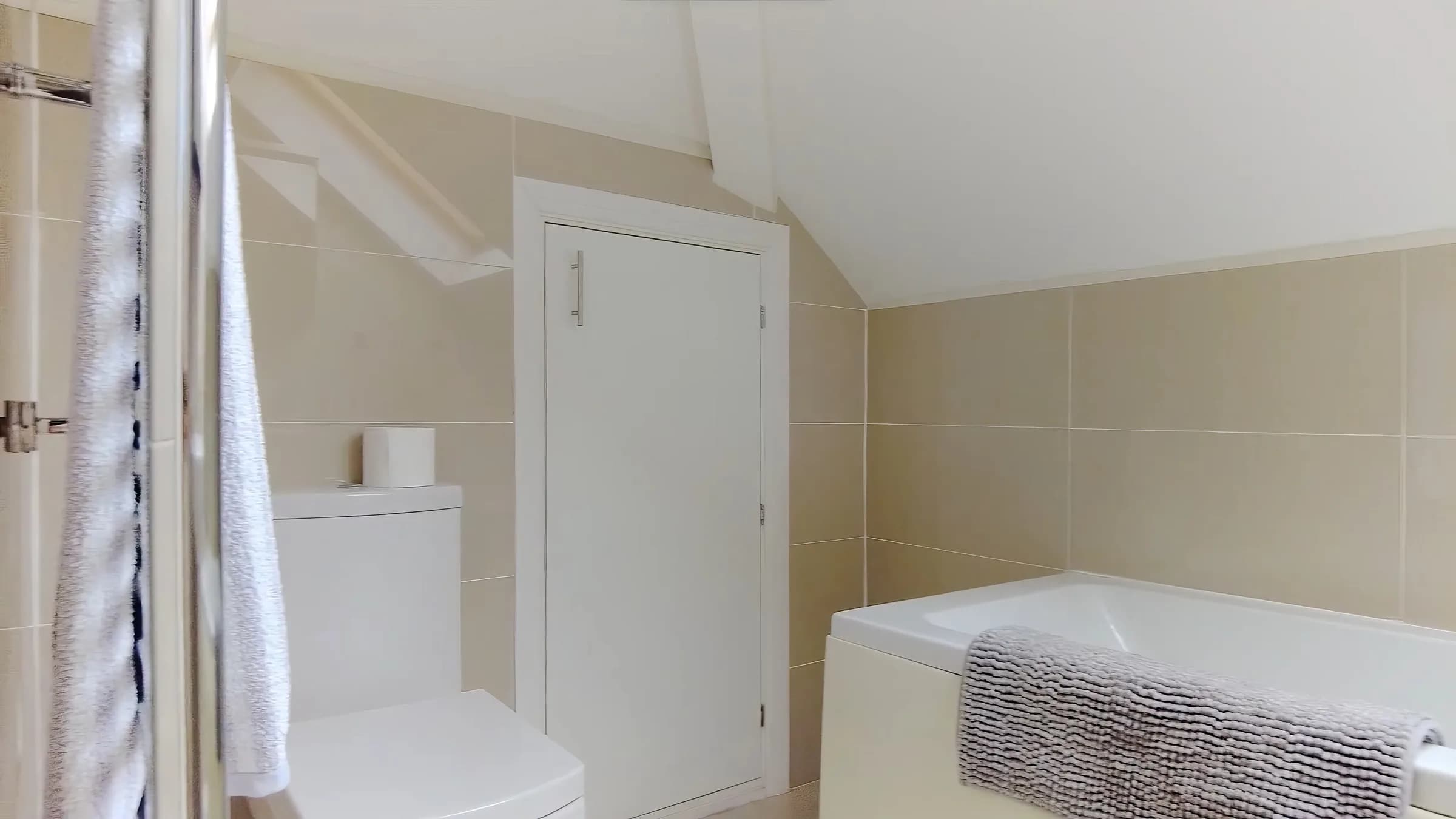 Burney Ave apartment for a Surbiton stay in Surbiton - photo 12
