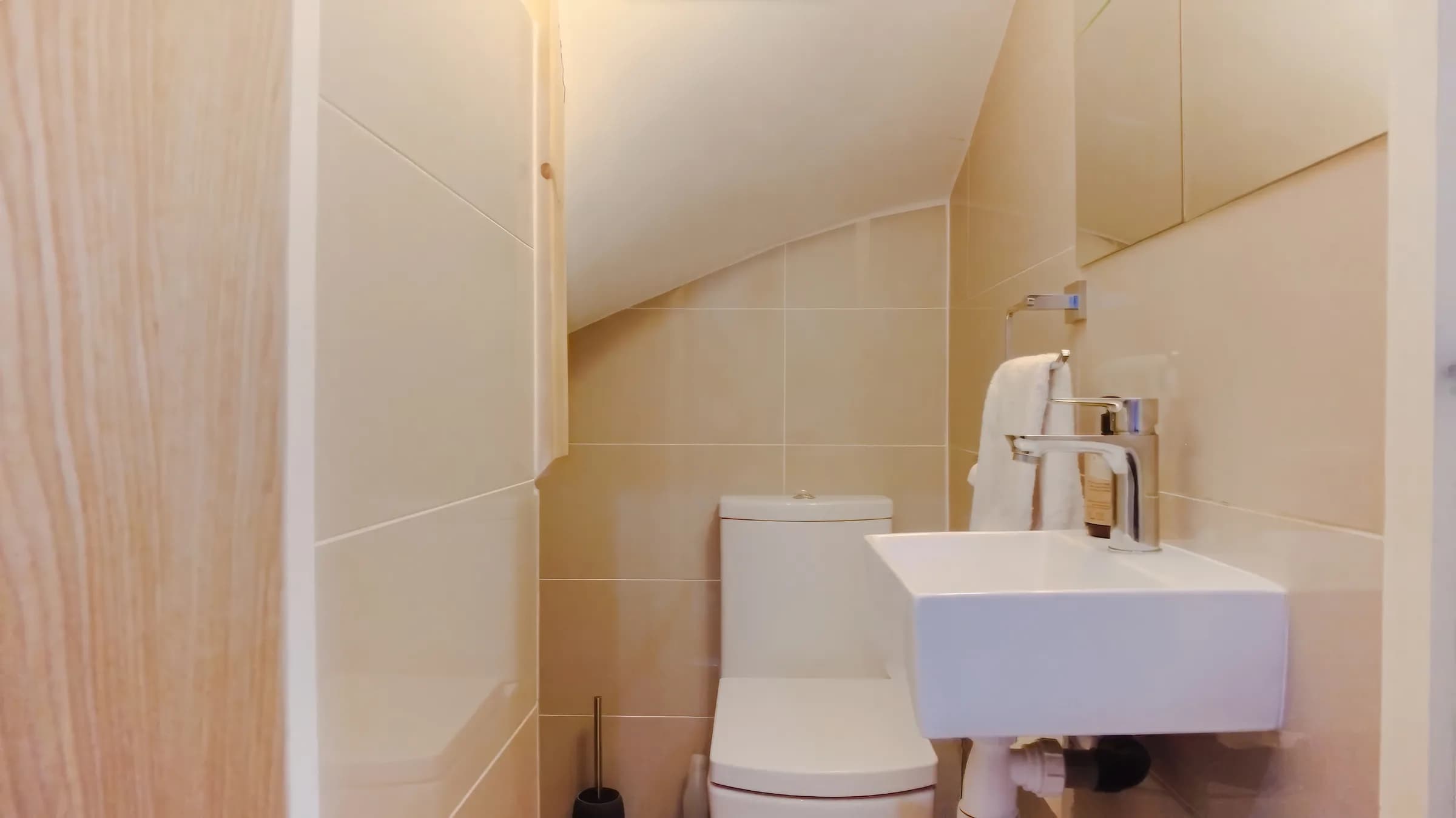 Burney Ave apartment for a Surbiton stay in Surbiton - photo 5