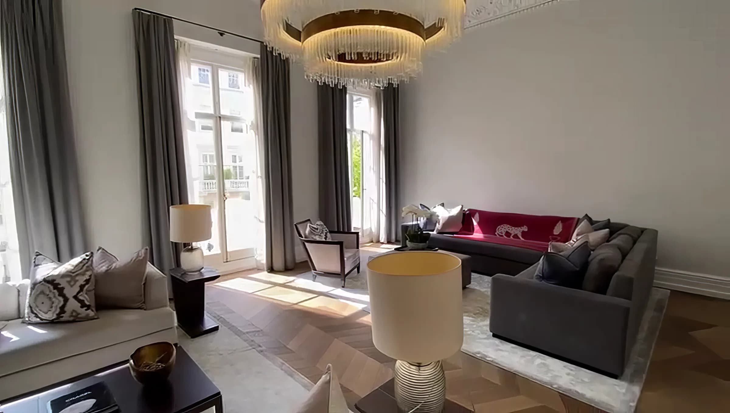 Well-presented city apartment near Eaton Pl in London - photo 2