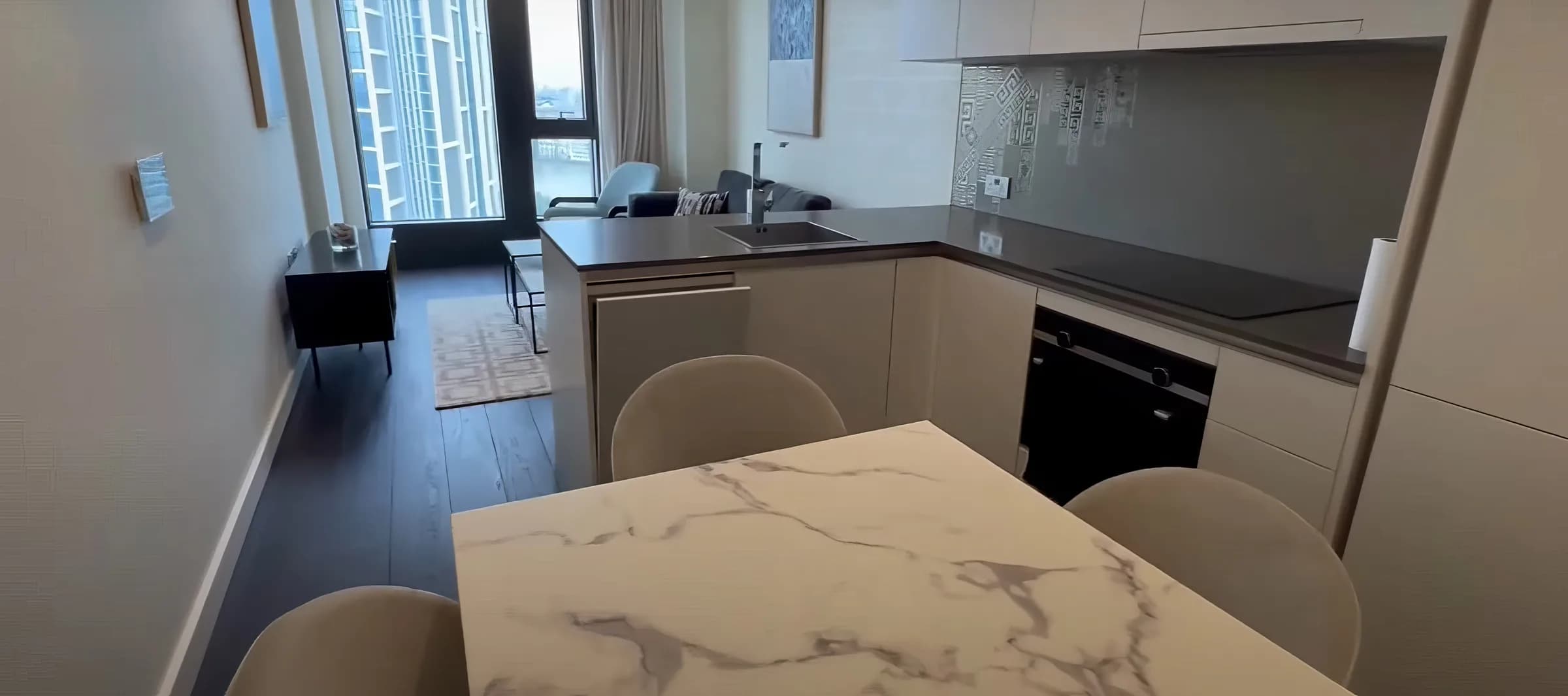 Bright apartment stay near Bondway in London - photo 2