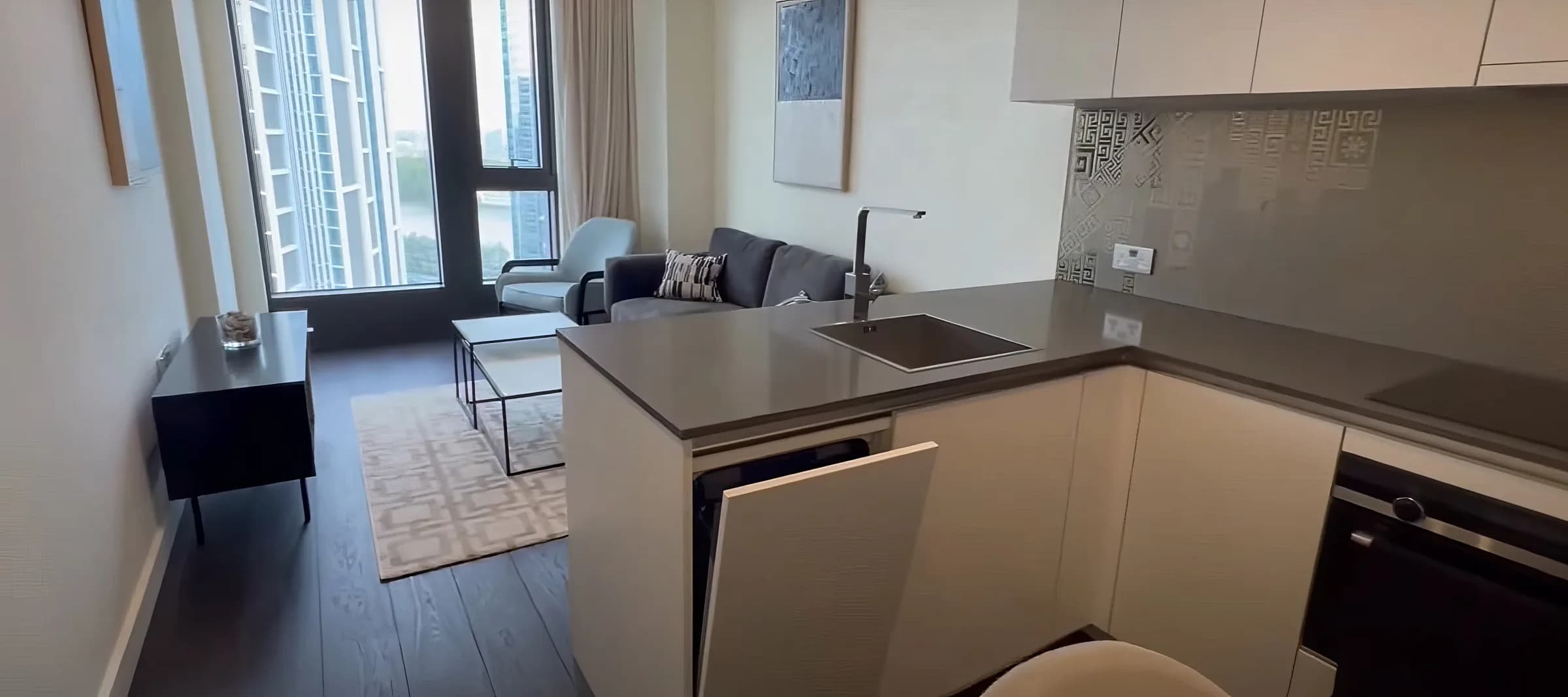 Bright apartment stay near Bondway in London - photo 3