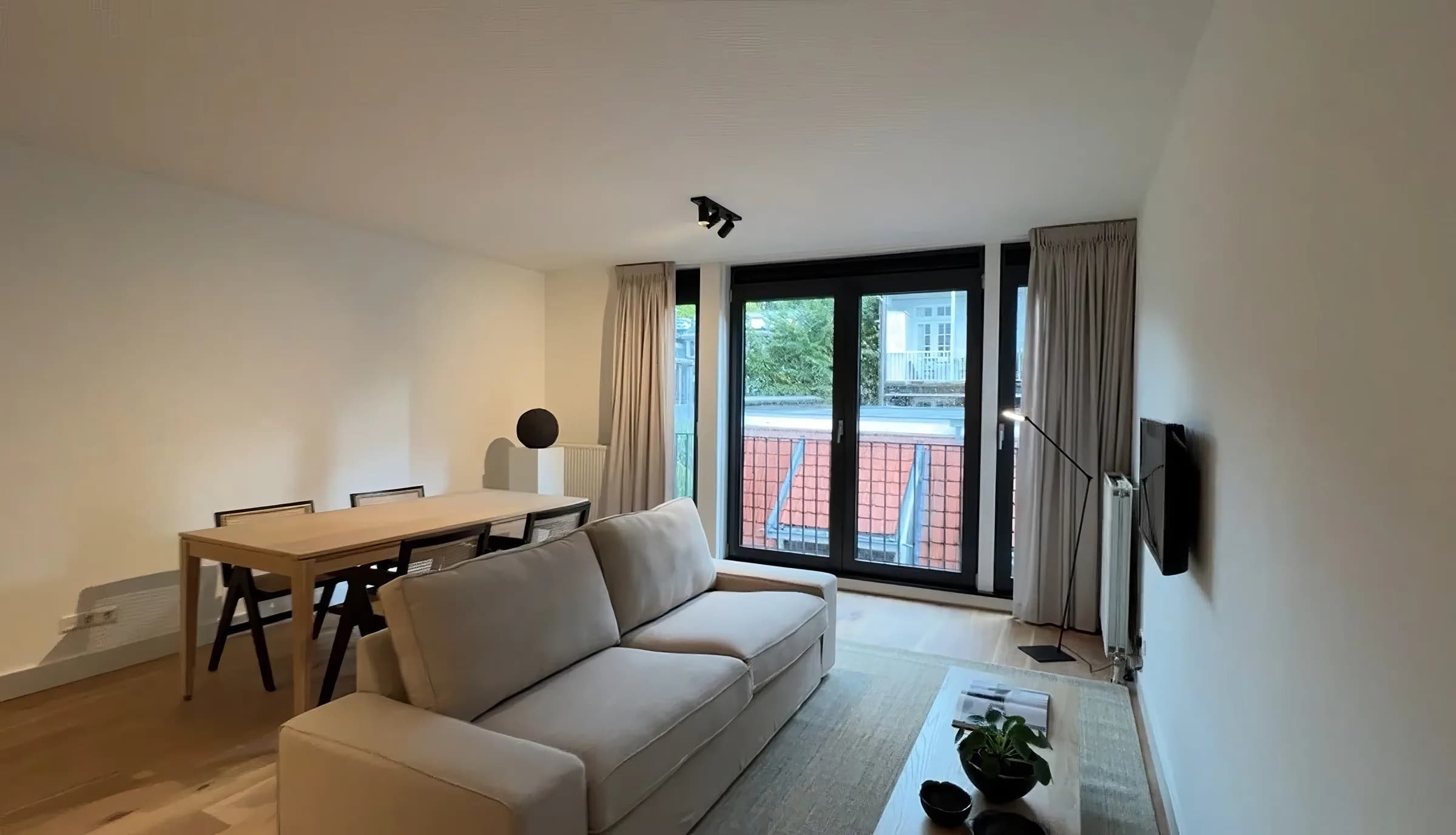 Modern Amsterdam apartment by Nieuwe Jonkerstraat in Amsterdam - photo 1