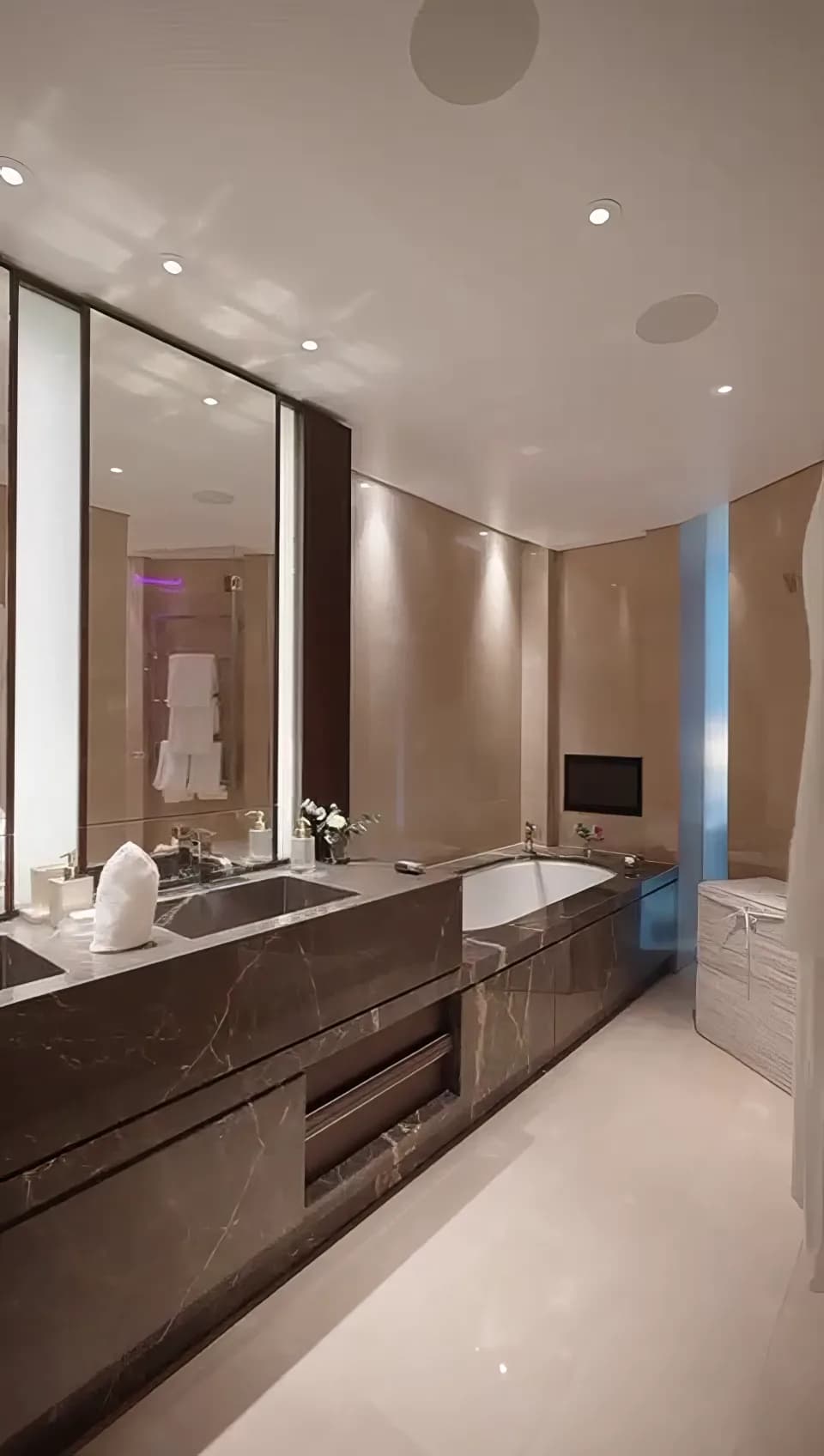 Comfortable London apartment by One Hyde Park in London - photo 9