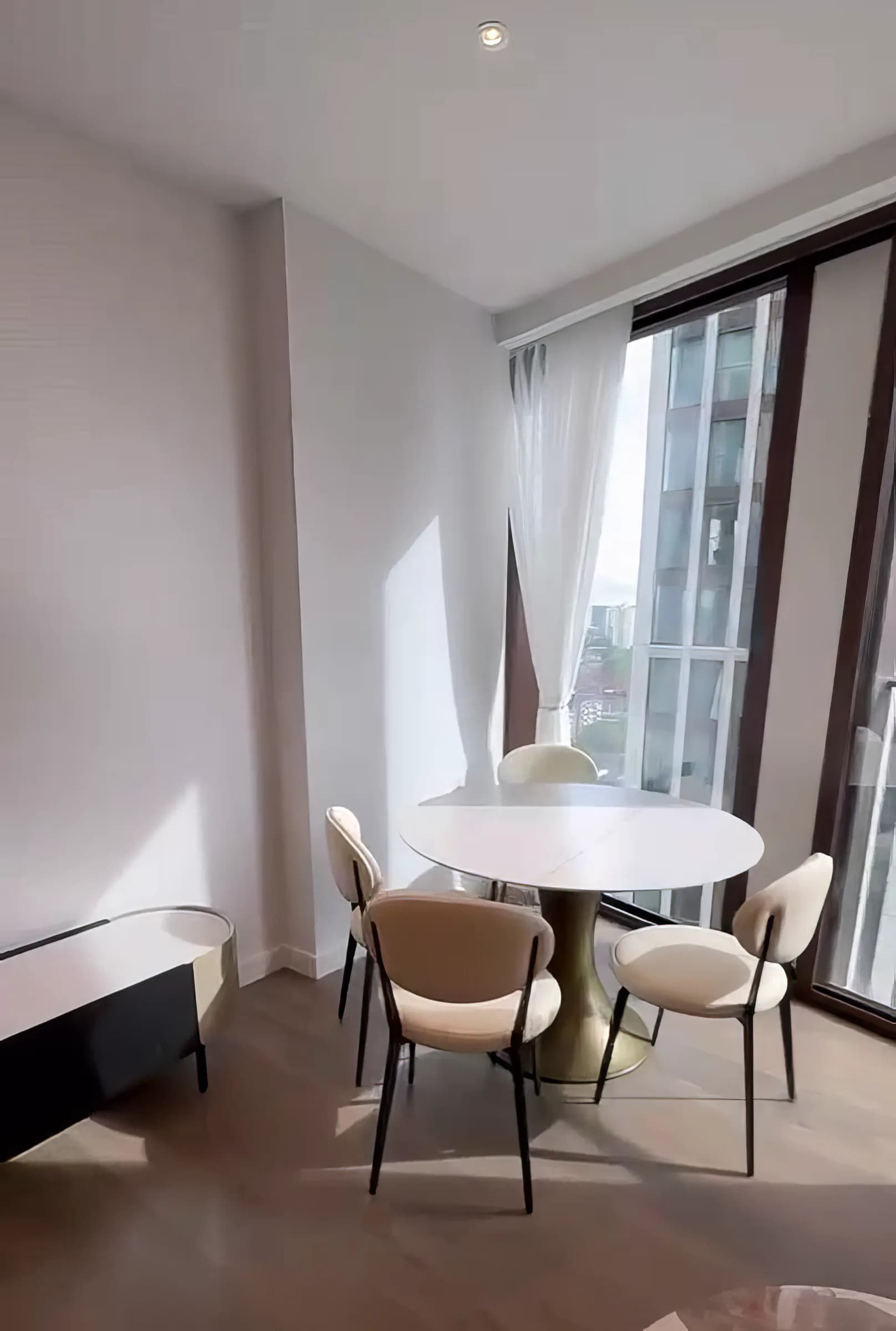 Elegant London apartment by One Thames City in London - photo 2