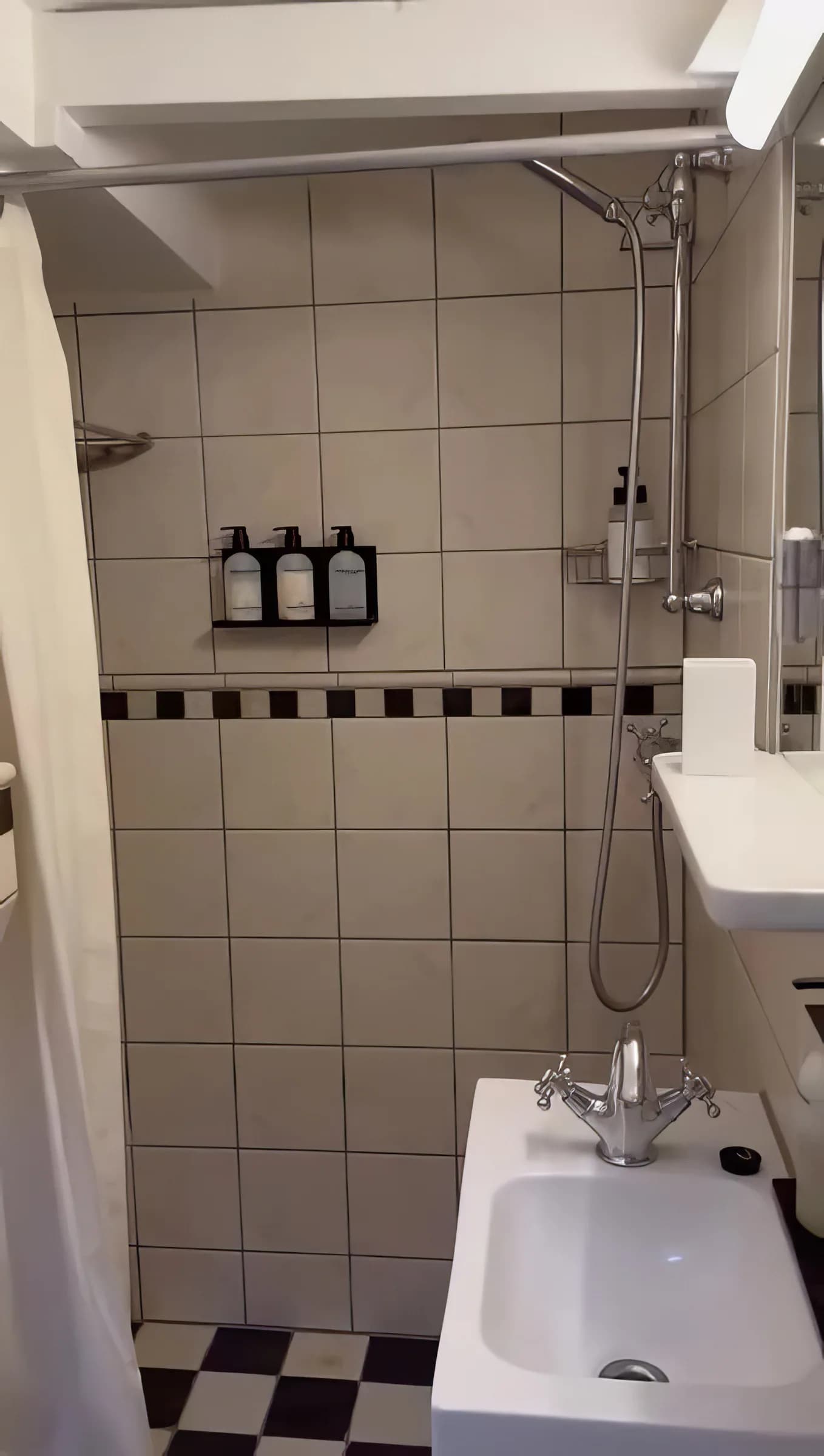 Refined entire apartment near Rozenstraat in Amsterdam - photo 14