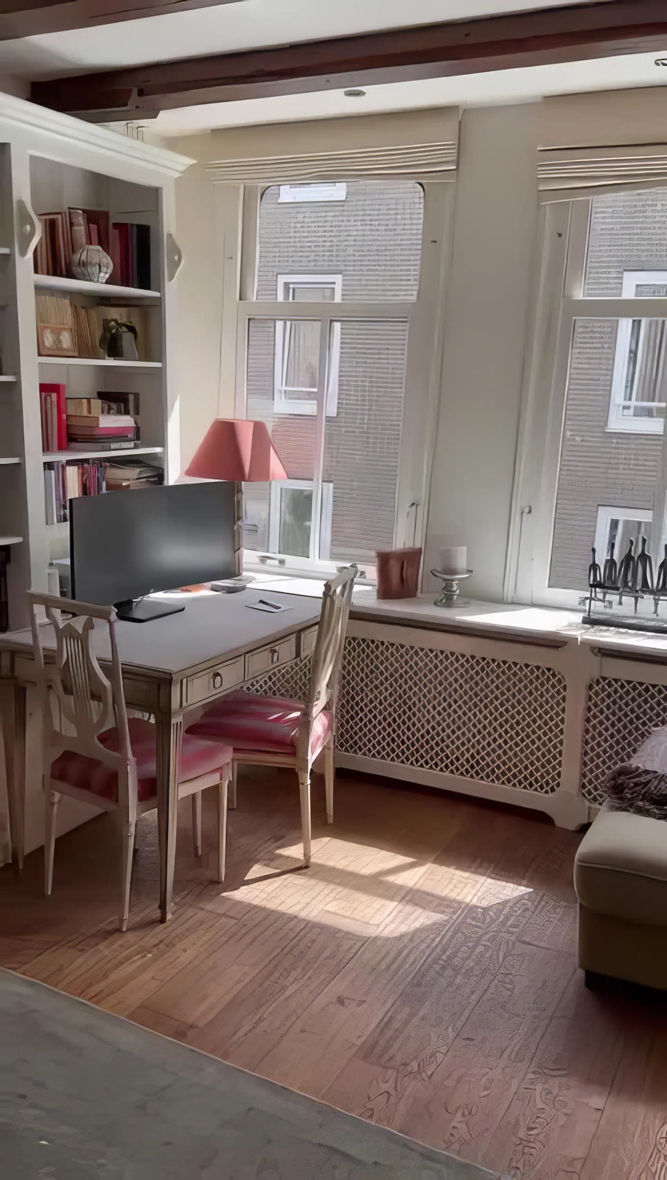 Refined entire apartment near Rozenstraat in Amsterdam - photo 3