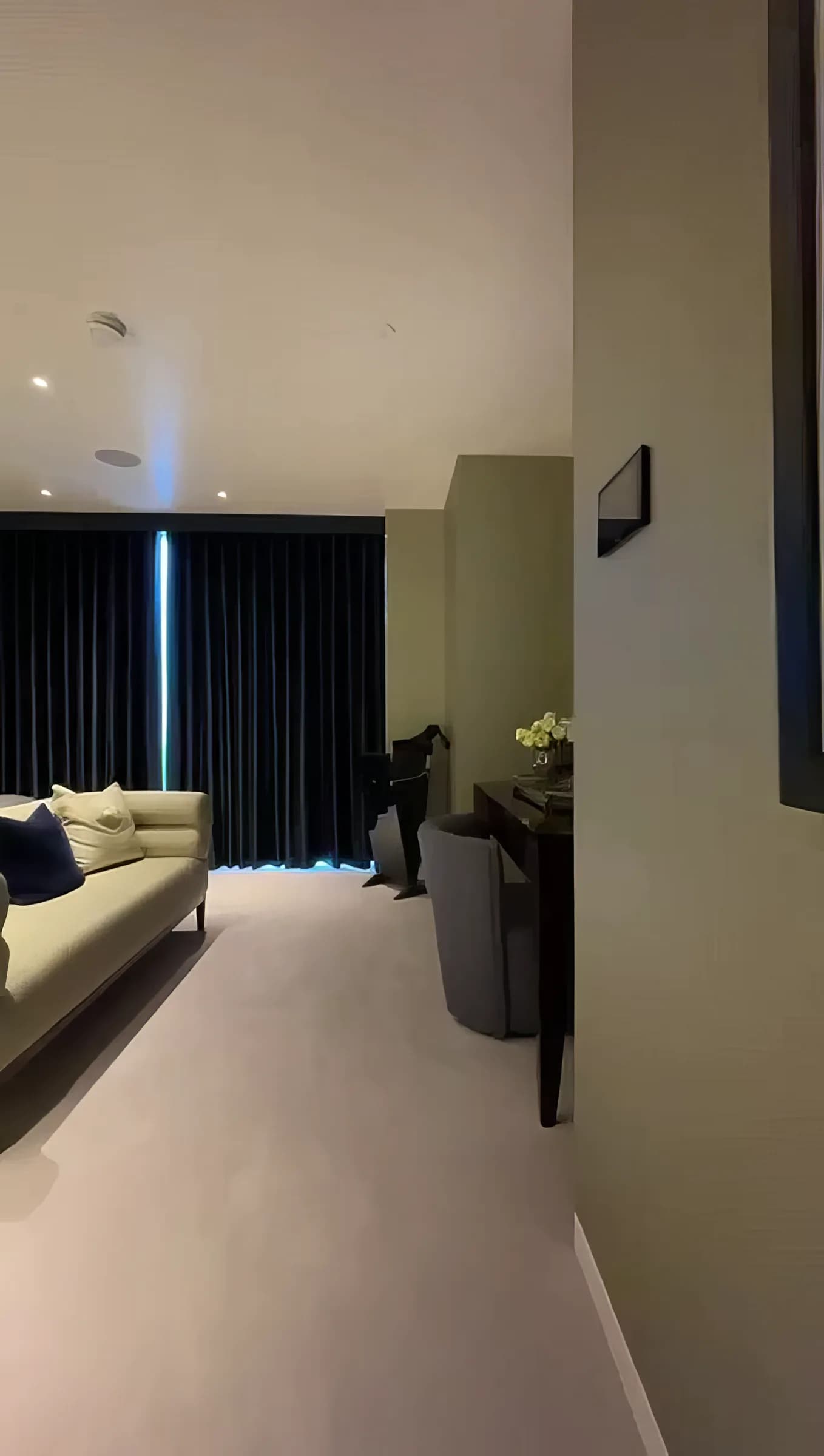 London apartment near The Heron in London - photo 11