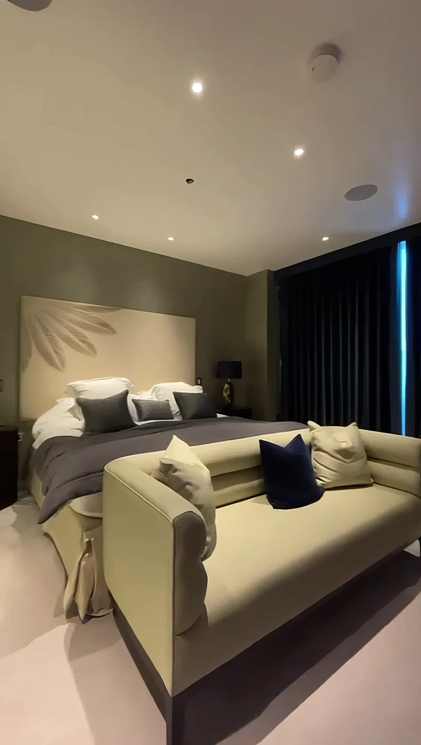 London apartment near The Heron in London - photo 12