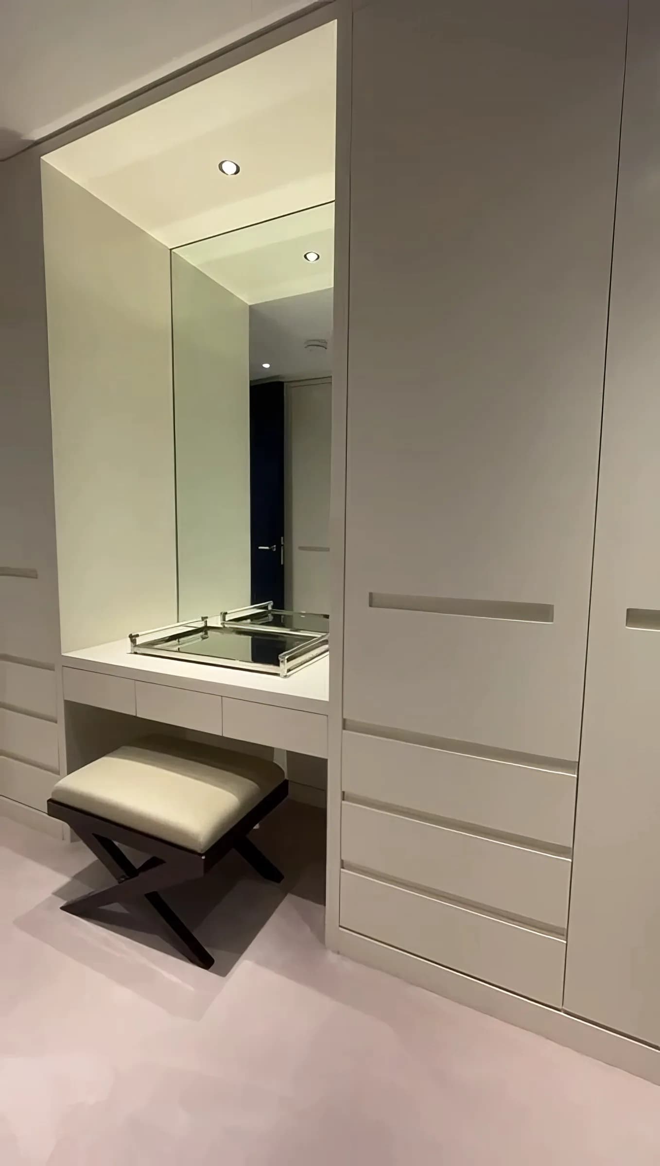 London apartment near The Heron in London - photo 16