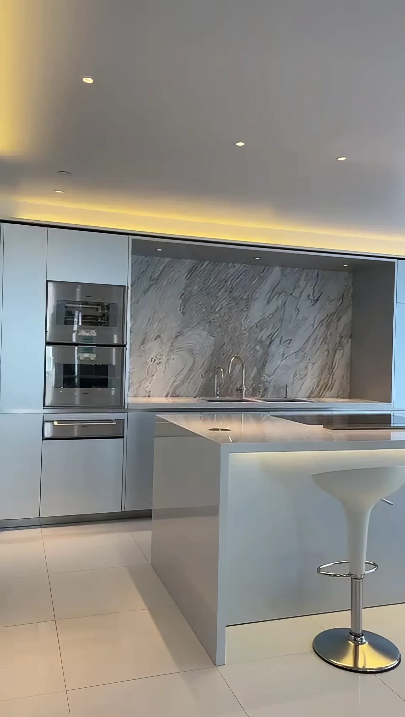 London apartment near The Heron in London - photo 5