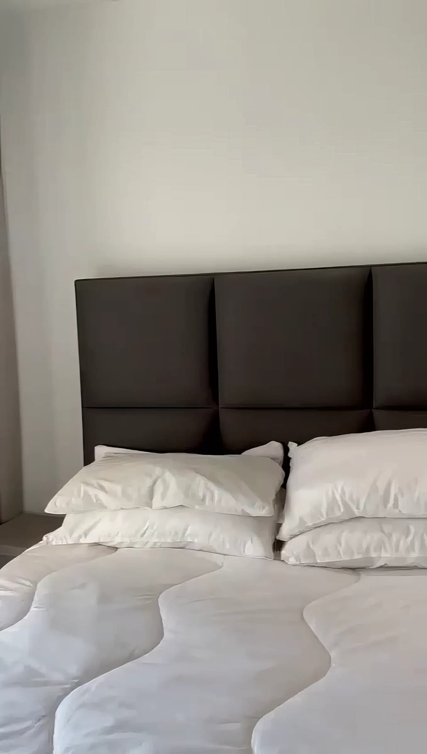 Inviting entire apartment near Wolfe House 389 Kensington High Street in London - photo 11