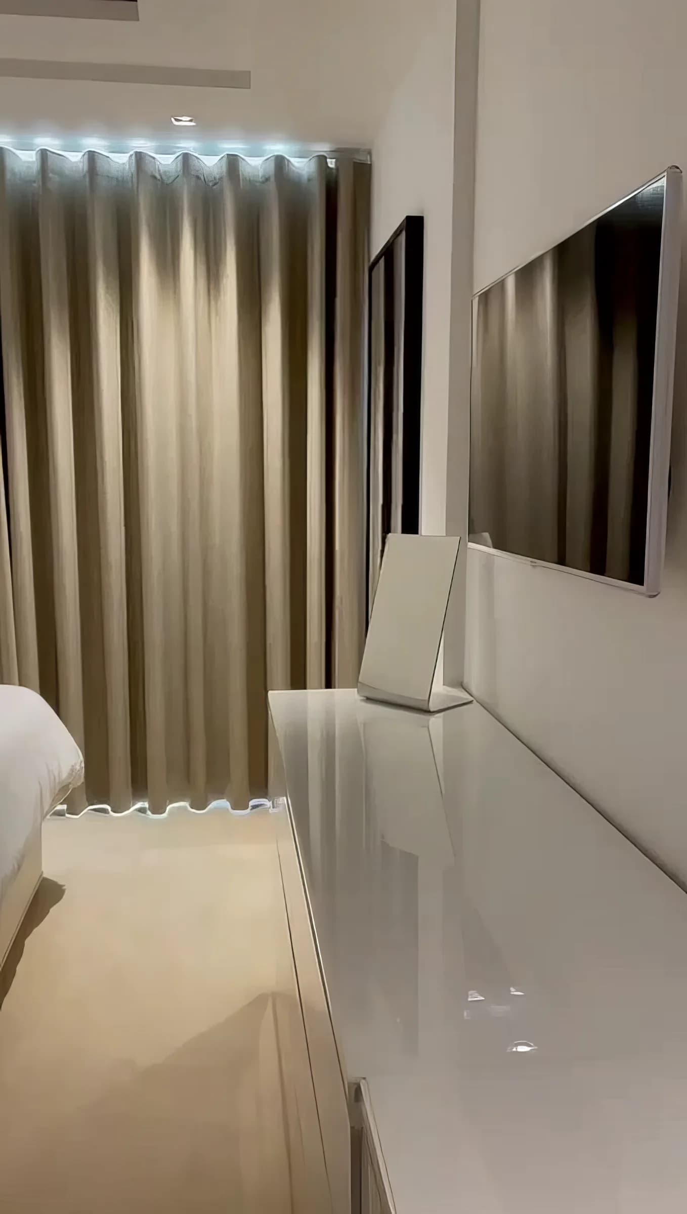 Inviting entire apartment near Wolfe House 389 Kensington High Street in London - photo 13