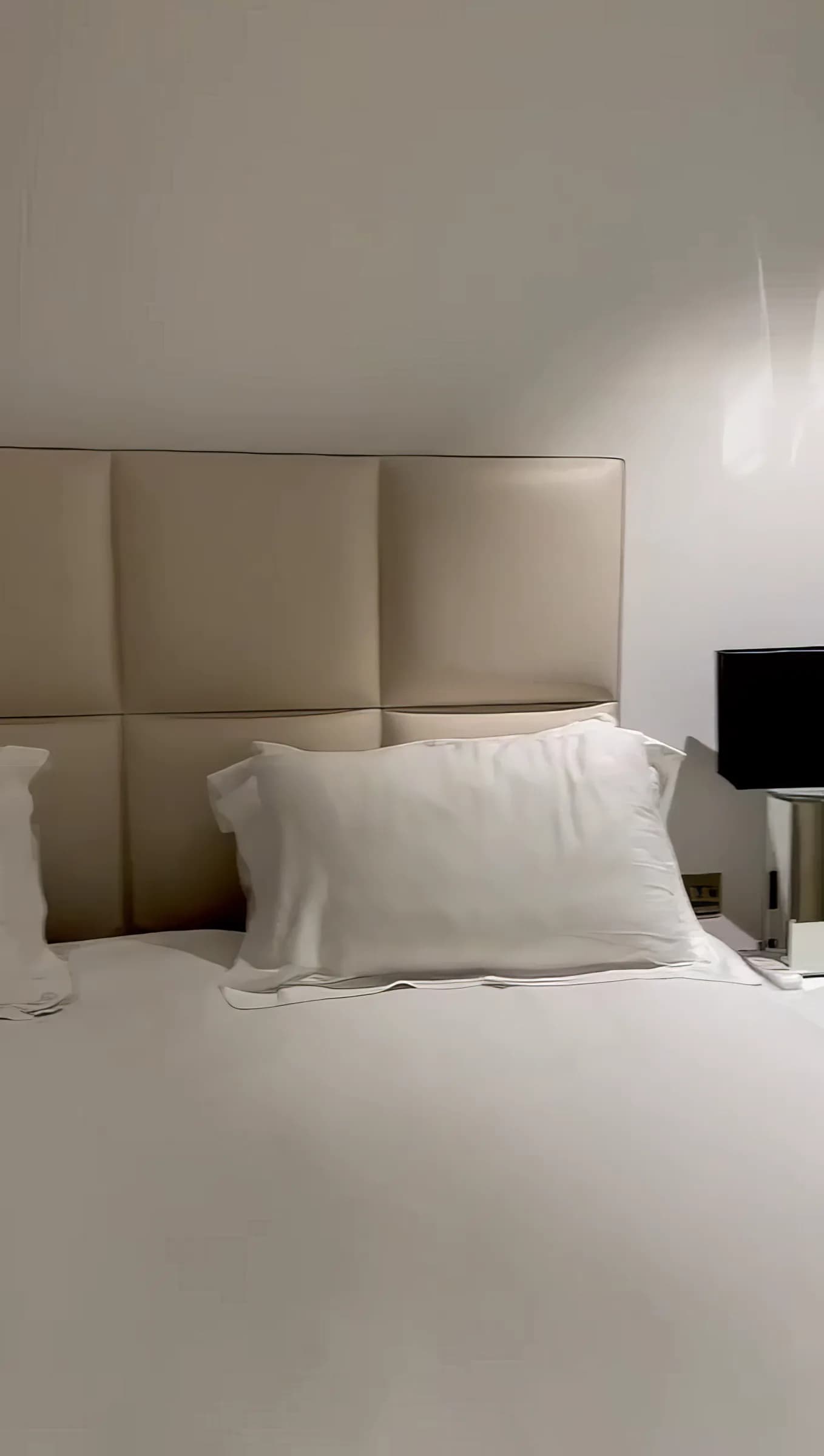 Inviting entire apartment near Wolfe House 389 Kensington High Street in London - photo 14