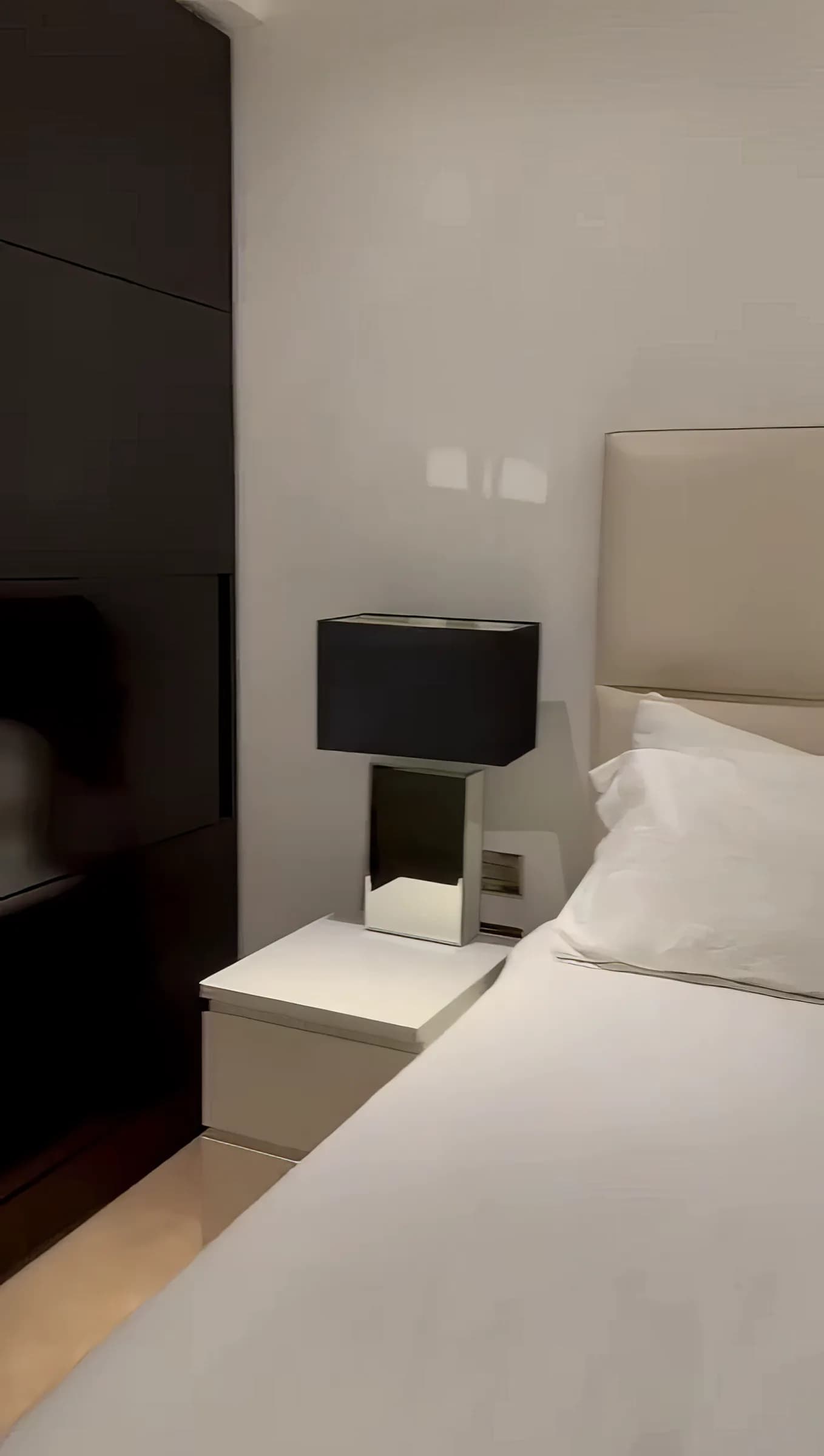 Inviting entire apartment near Wolfe House 389 Kensington High Street in London - photo 15