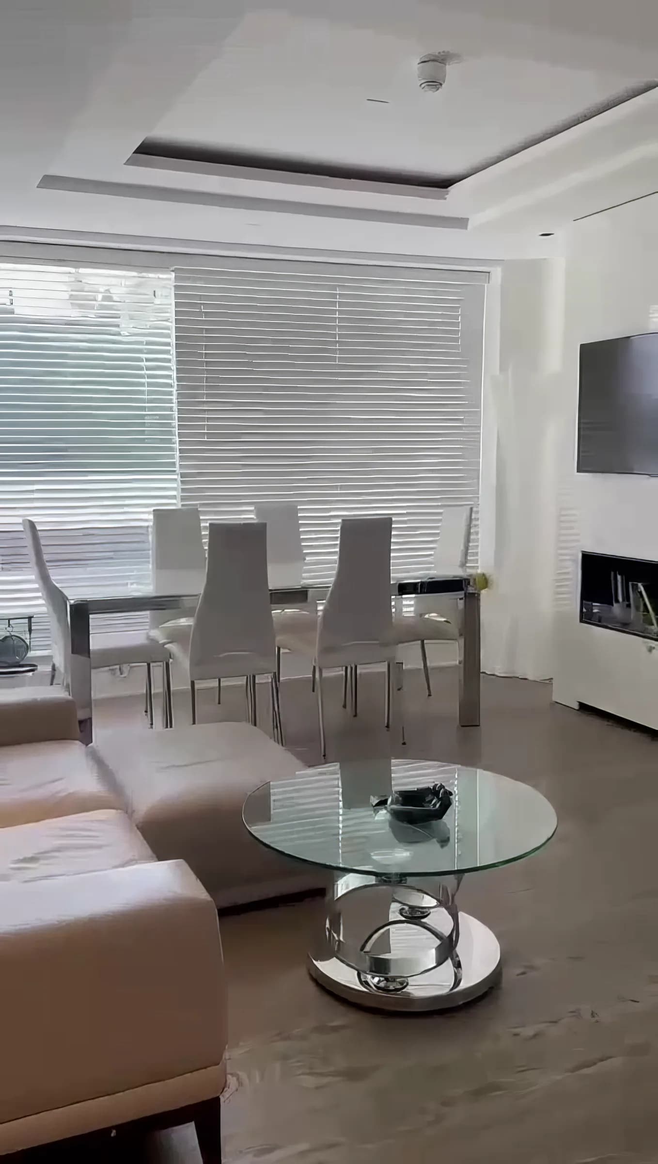 Inviting entire apartment near Wolfe House 389 Kensington High Street in London - photo 2