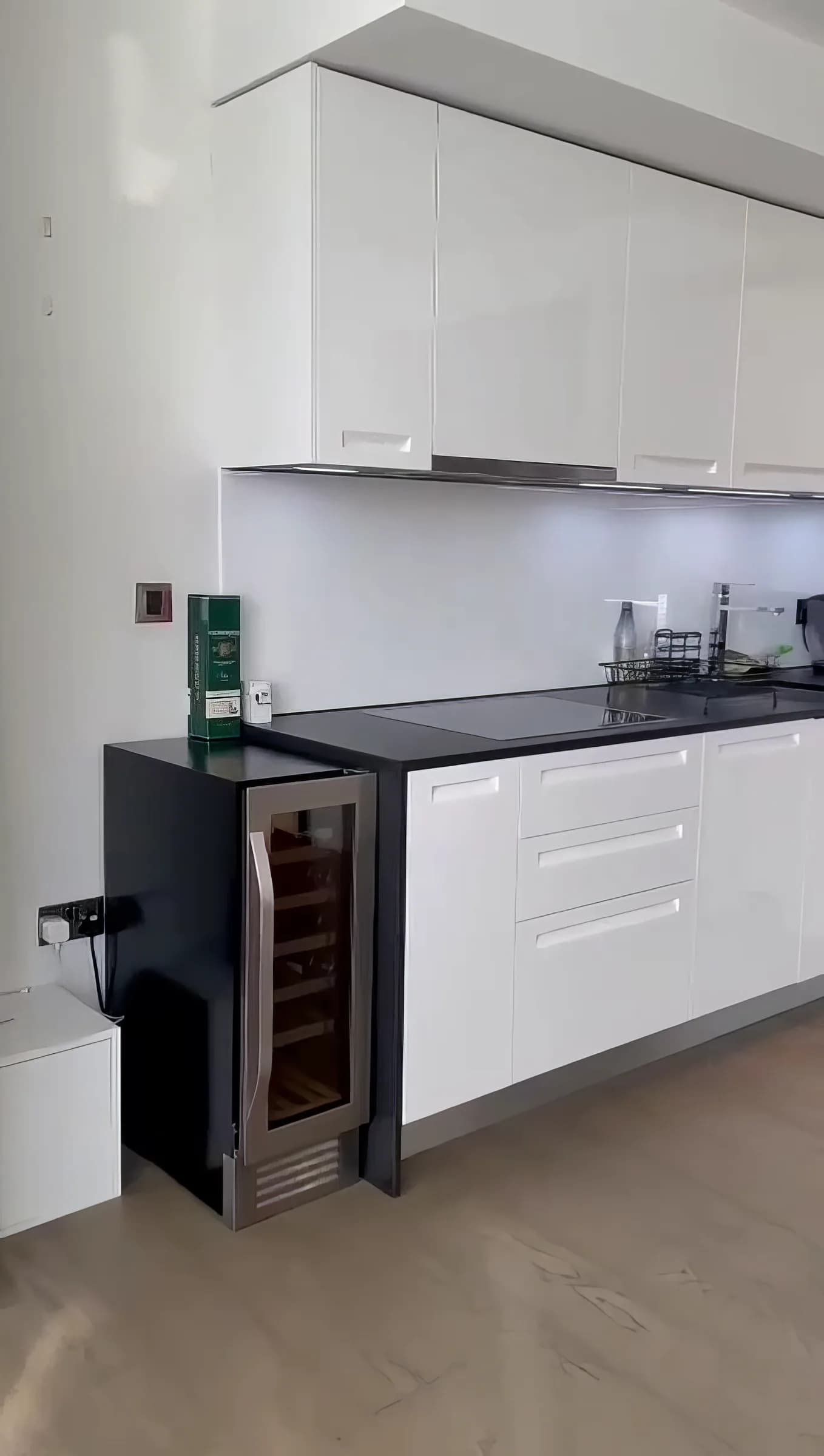 Inviting entire apartment near Wolfe House 389 Kensington High Street in London - photo 5