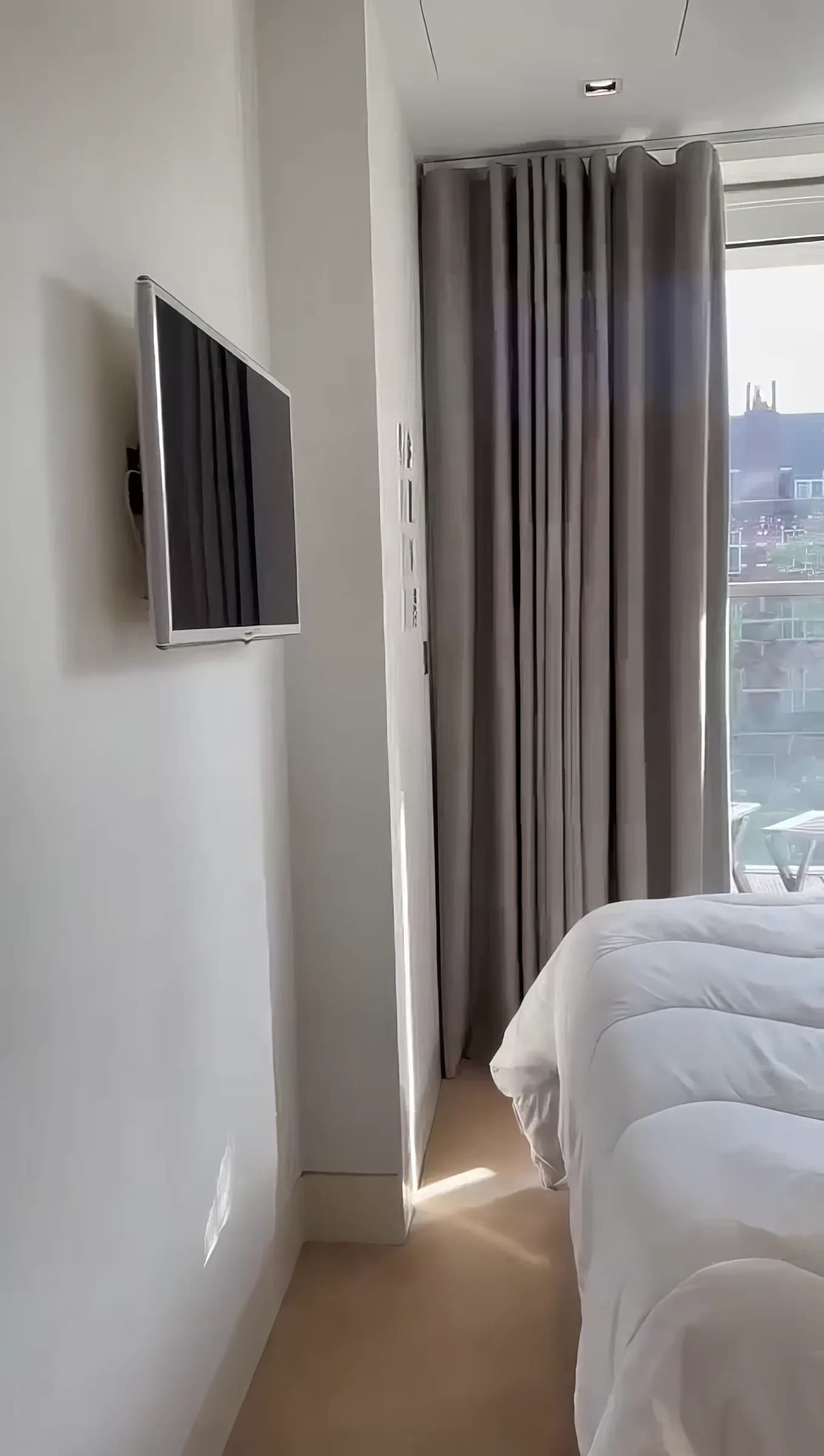 Inviting entire apartment near Wolfe House 389 Kensington High Street in London - photo 9