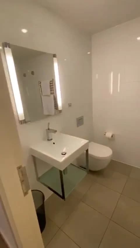Inviting London apartment by Weymouth St in London - photo 10