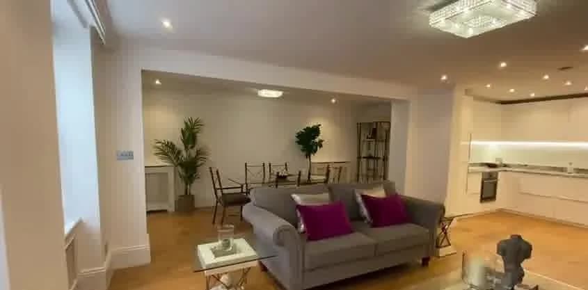 Elegant London apartment by Gloucester Pl in London - photo 1