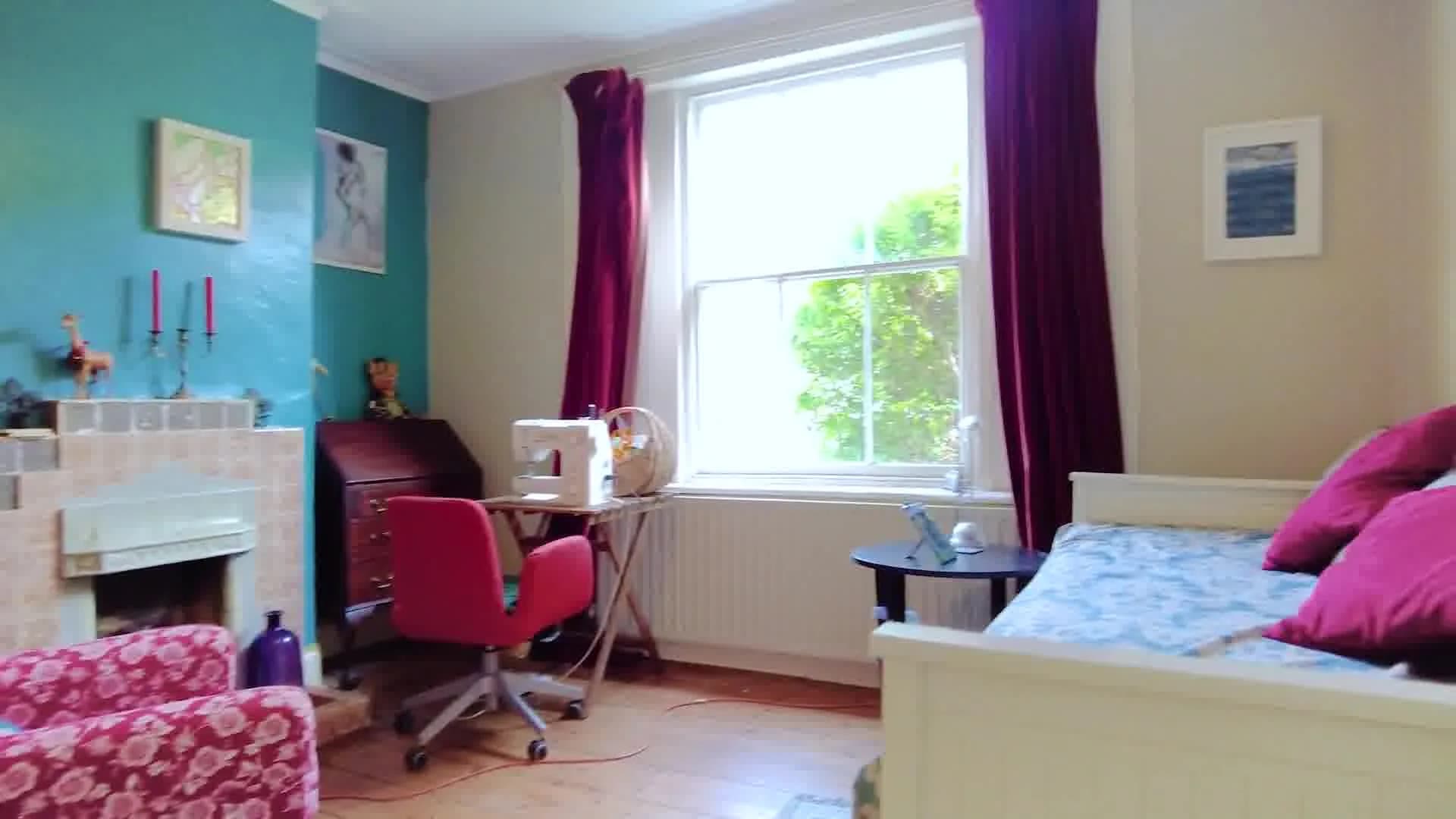 Inviting entire apartment near Reynolds Pl in London - photo 2