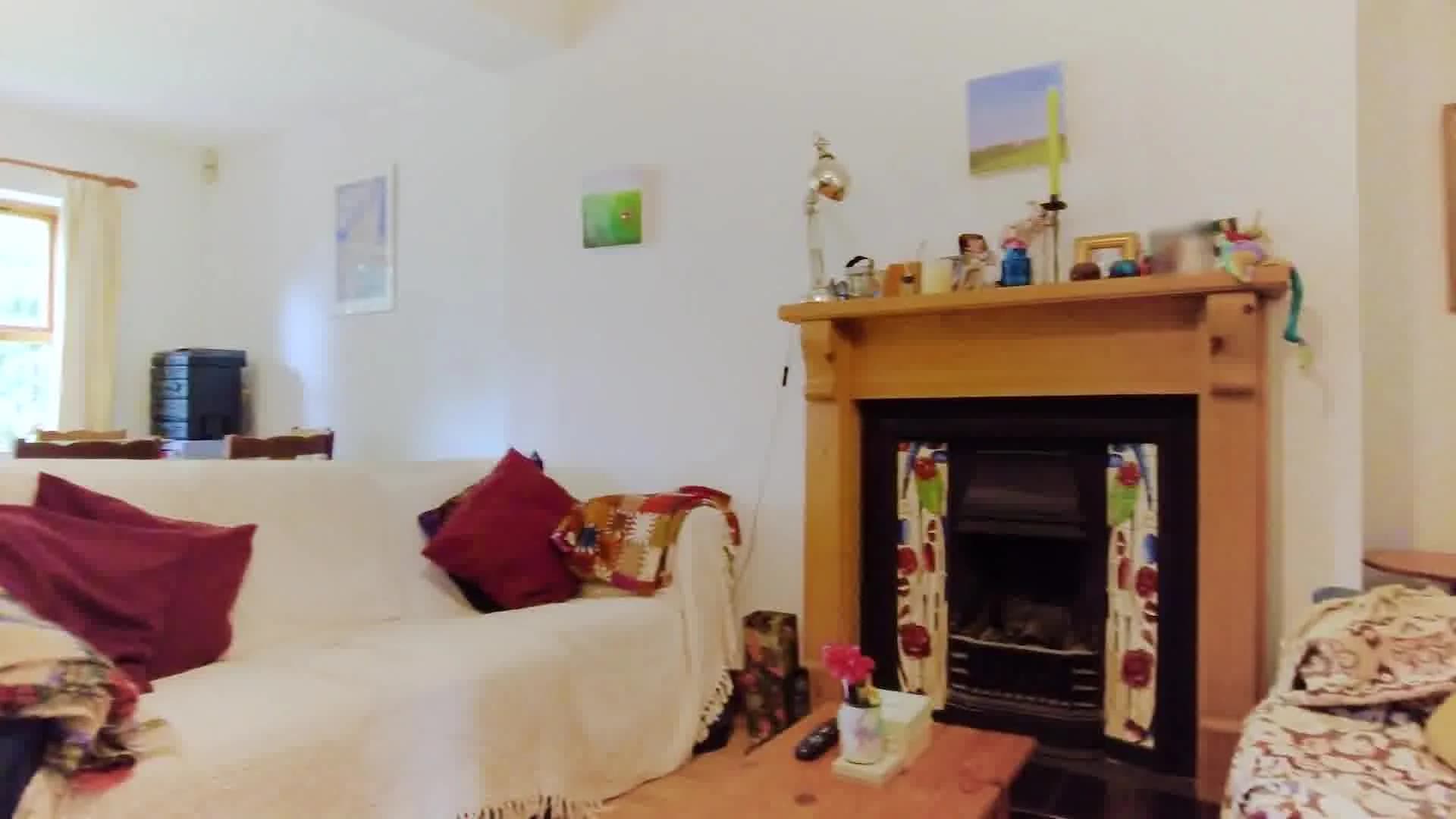 Inviting entire apartment near Reynolds Pl in London - photo 4