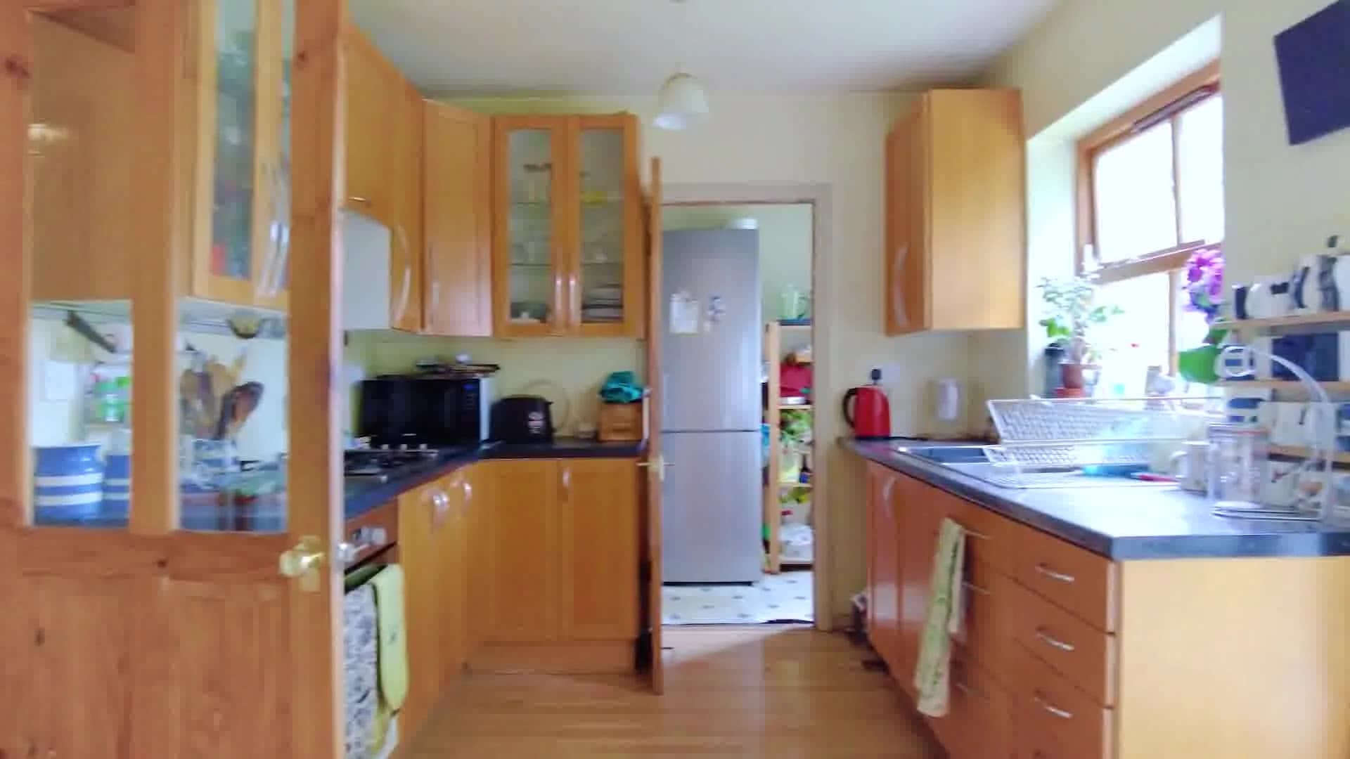 Inviting entire apartment near Reynolds Pl in London - photo 7