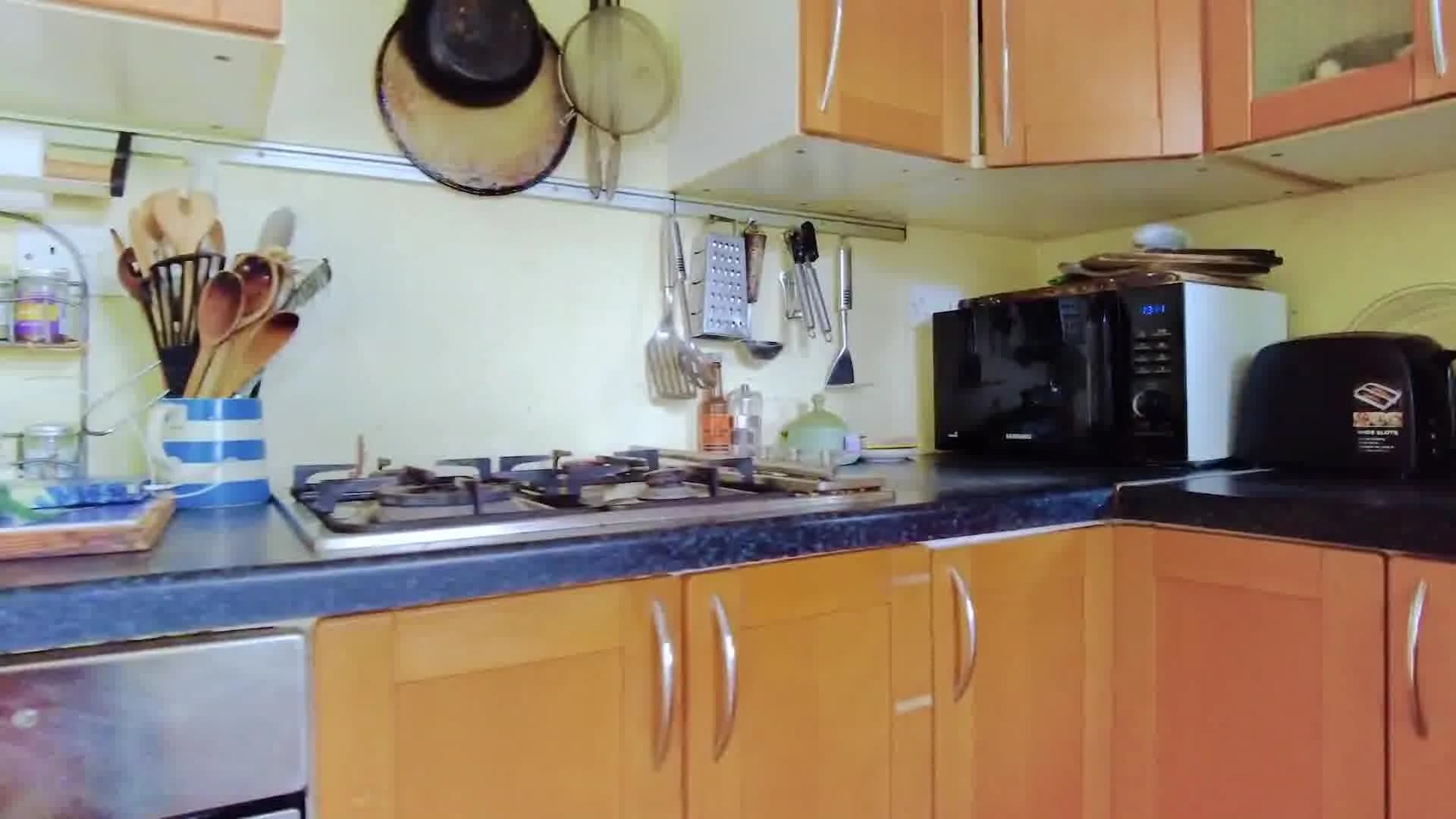 Inviting entire apartment near Reynolds Pl in London - photo 8