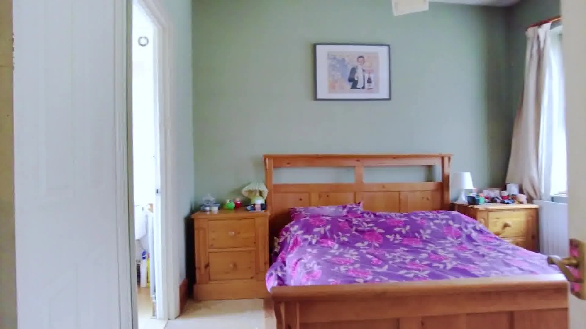 Inviting entire apartment near Reynolds Pl in London - photo 9