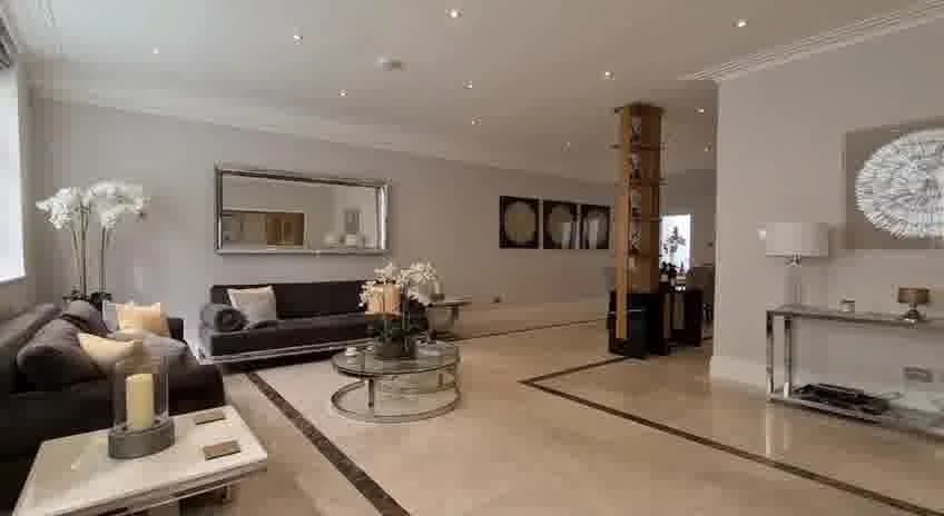 Refined apartment stay near Market Mews in London - photo 1
