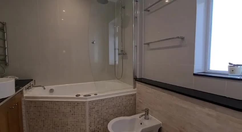 Refined apartment stay near Market Mews in London - photo 10