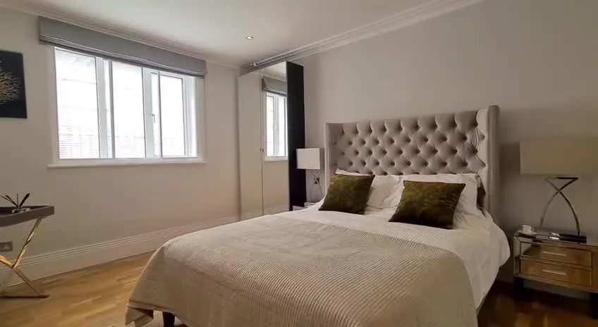 Refined apartment stay near Market Mews in London - photo 11