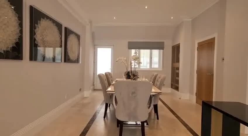 Refined apartment stay near Market Mews in London - photo 2