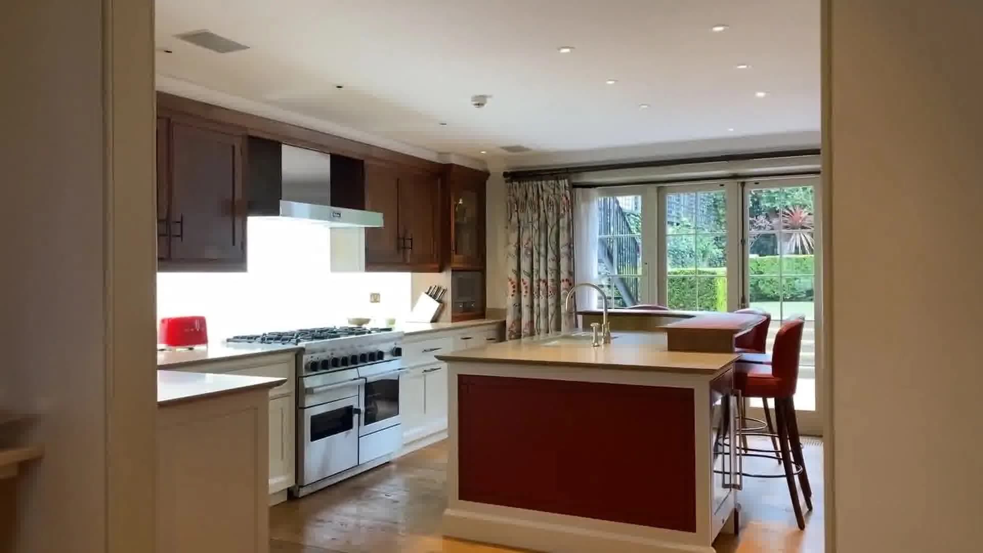 Hyde Park entire apartment near Hyde Park Gate in London - photo 4