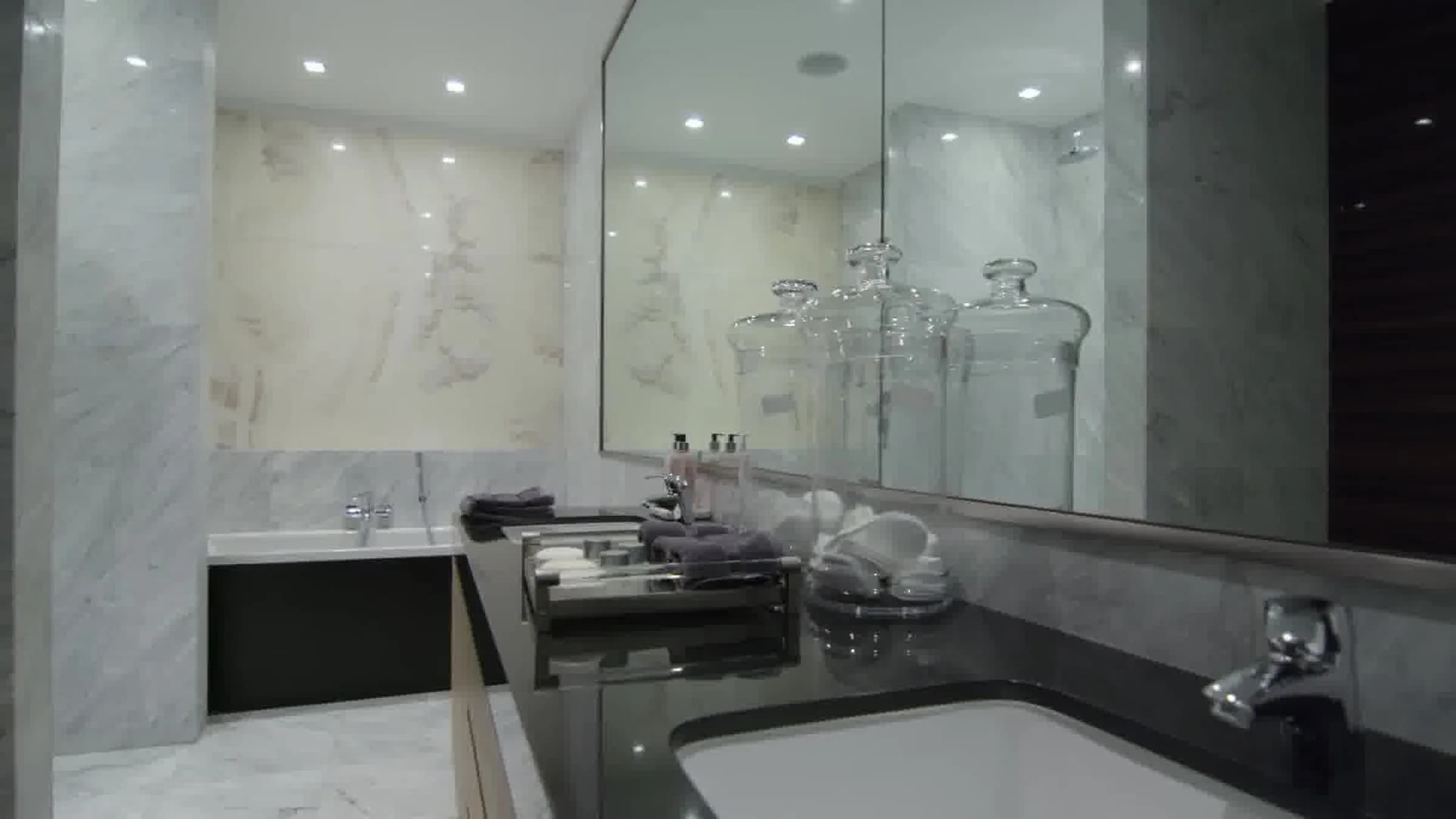 Refined London apartment by Princes Gate in London - photo 7