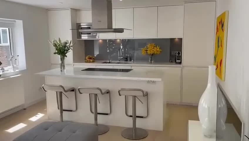 Elegant apartment stay near Midford Pl in London - photo 2