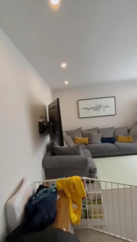 Modern city apartment near Northchurch Road in London - photo 1