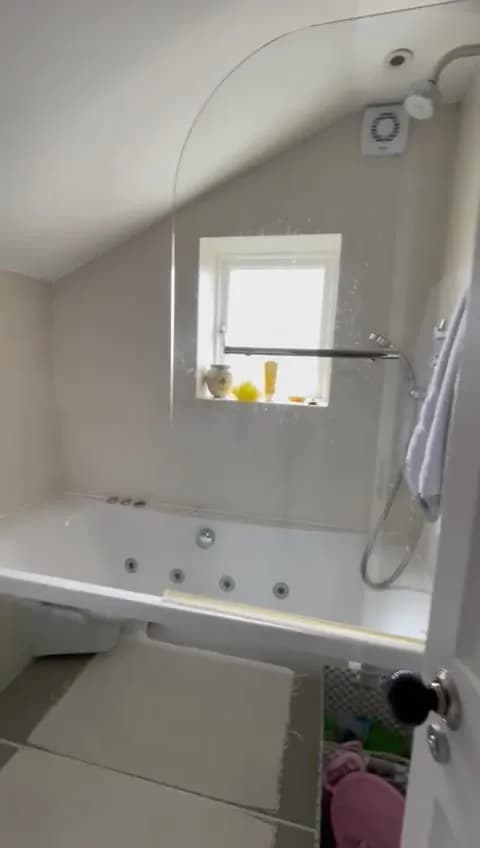 Modern city apartment near Northchurch Road in London - photo 11