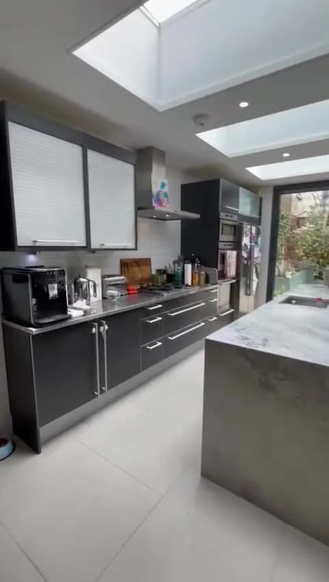 Modern city apartment near Northchurch Road in London - photo 4