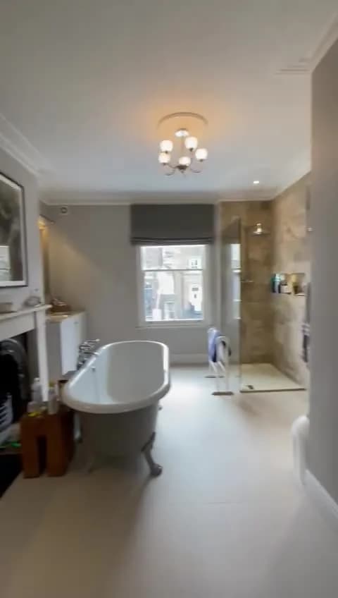 Modern city apartment near Northchurch Road in London - photo 8
