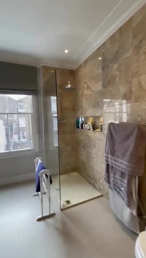 Modern city apartment near Northchurch Road in London - photo 9